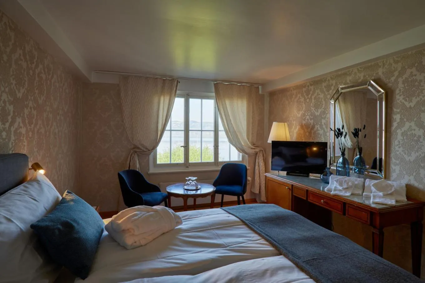 Bed in Hotel Schiff am See