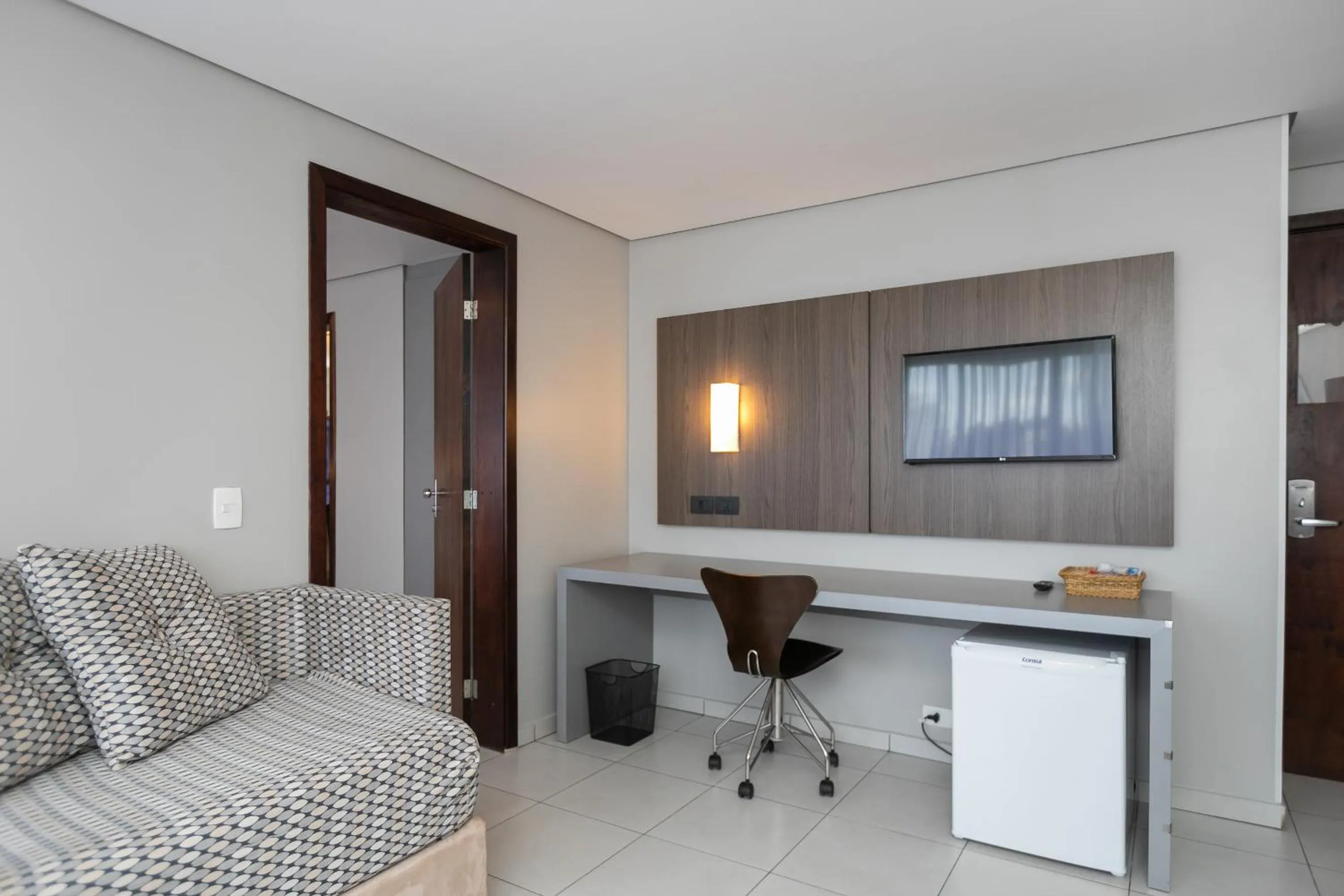 Living room in Saint Emilion by Atlantica