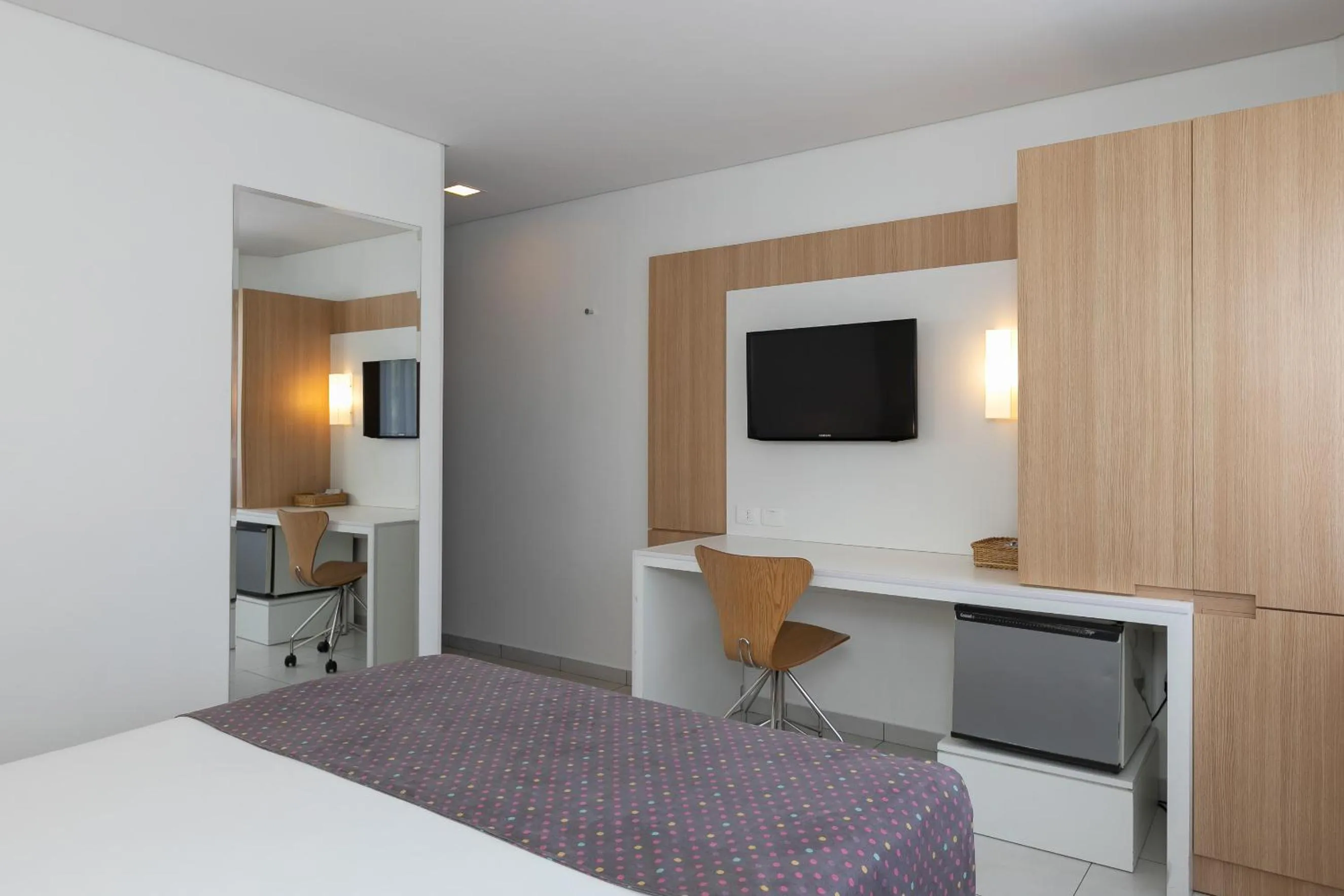 Photo of the whole room, Bed in Saint Emilion by Atlantica