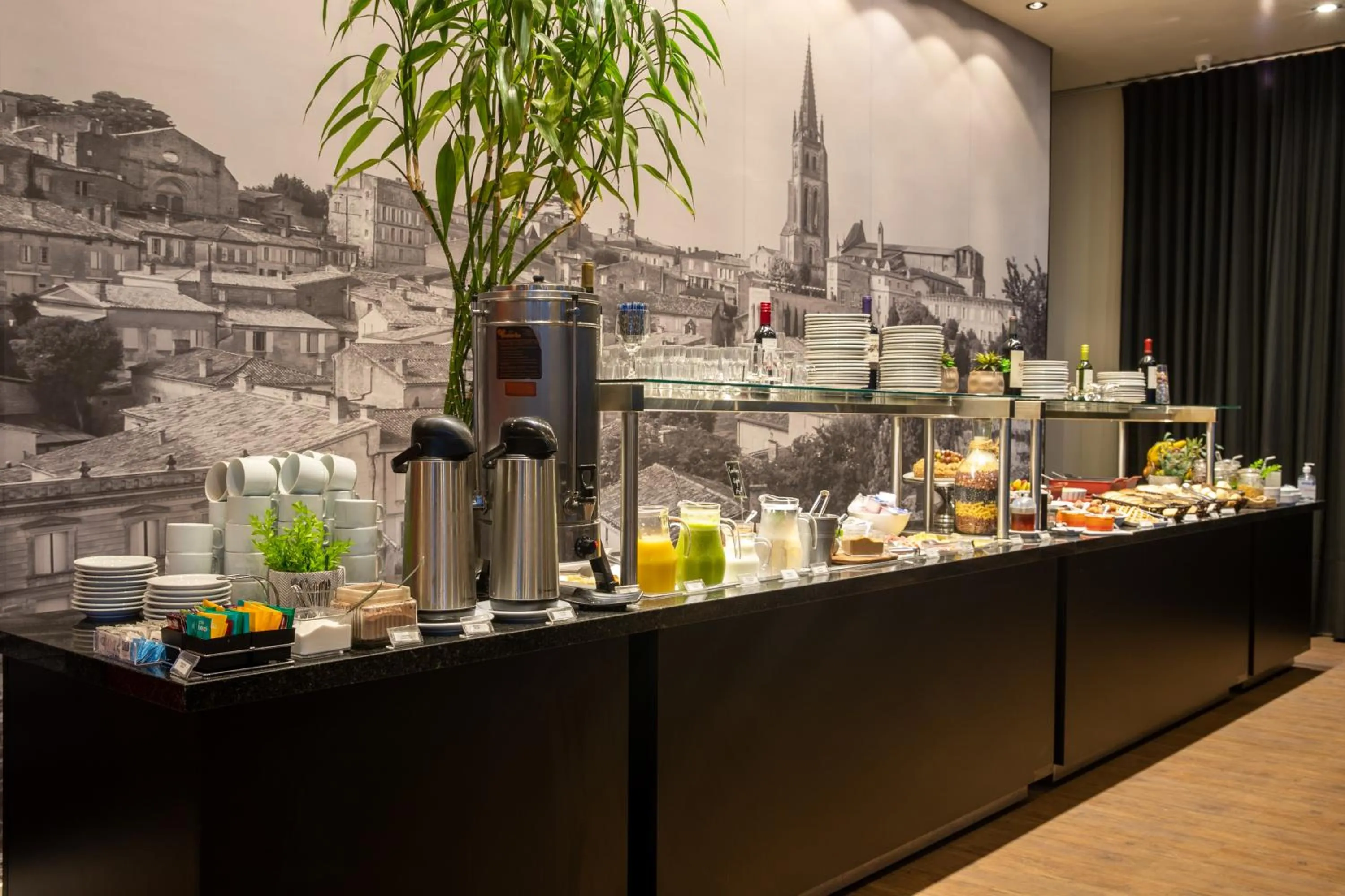 Breakfast in Saint Emilion by Atlantica