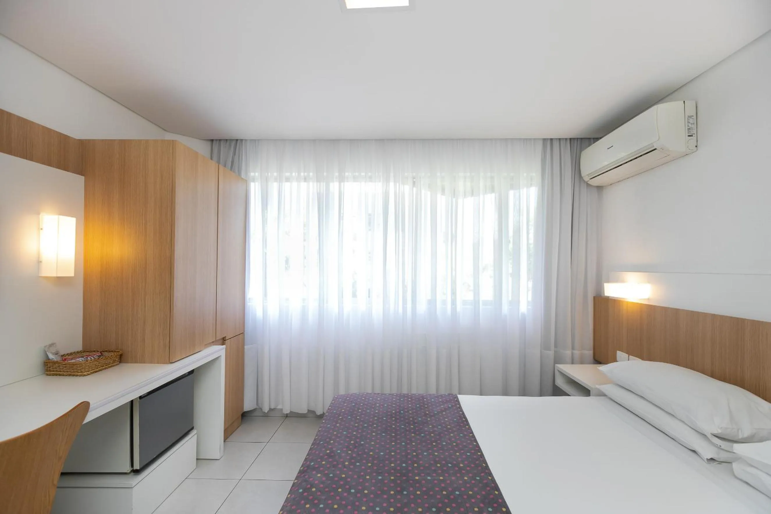 Photo of the whole room, Bed in Saint Emilion by Atlantica