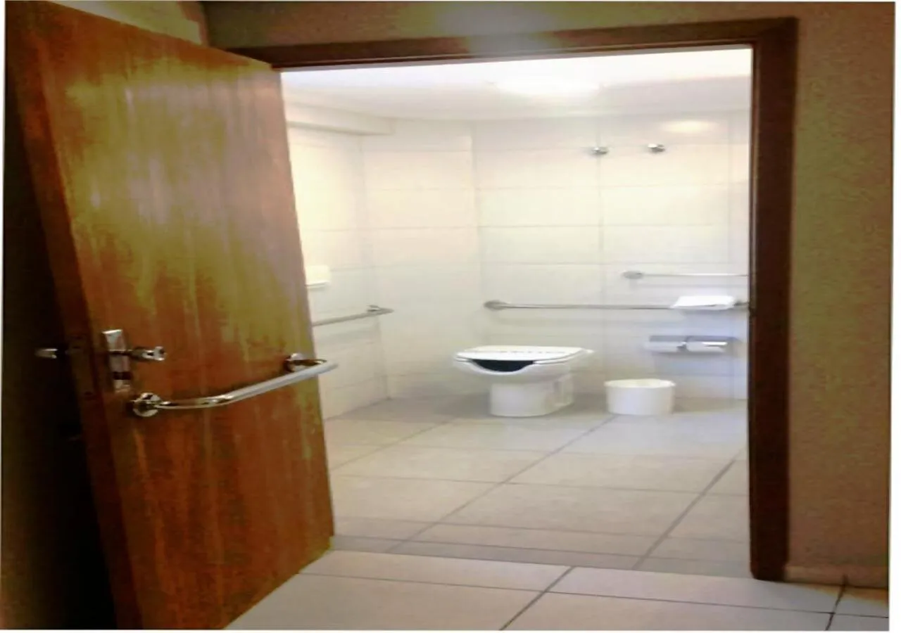 Bathroom in Saint Emilion by Atlantica