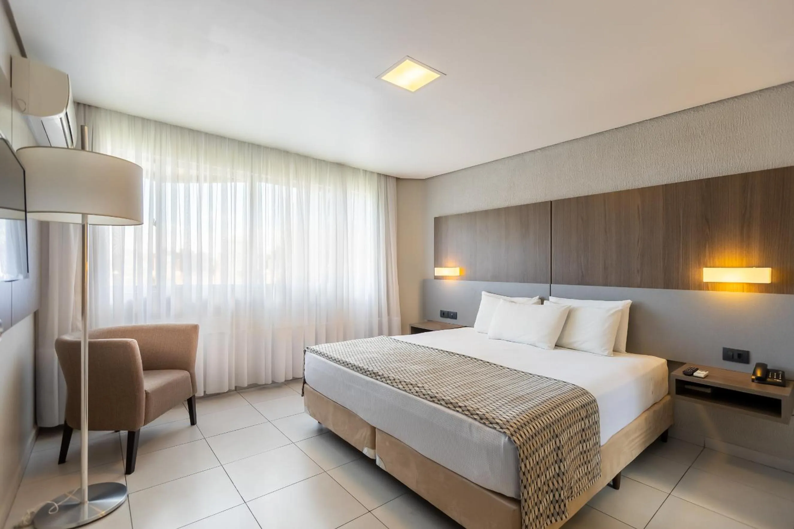 Bed in Saint Emilion by Atlantica