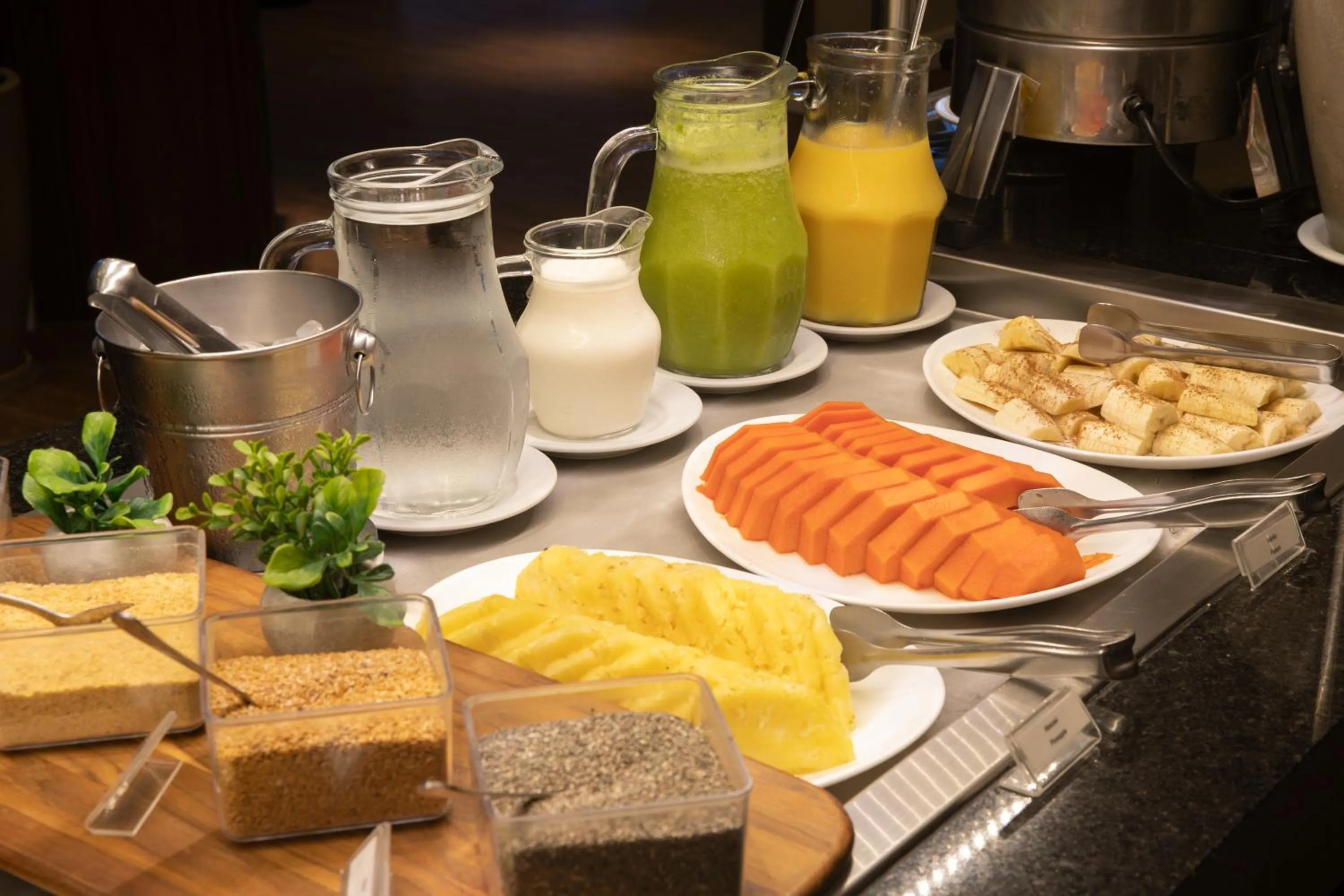 Breakfast in Saint Emilion by Atlantica