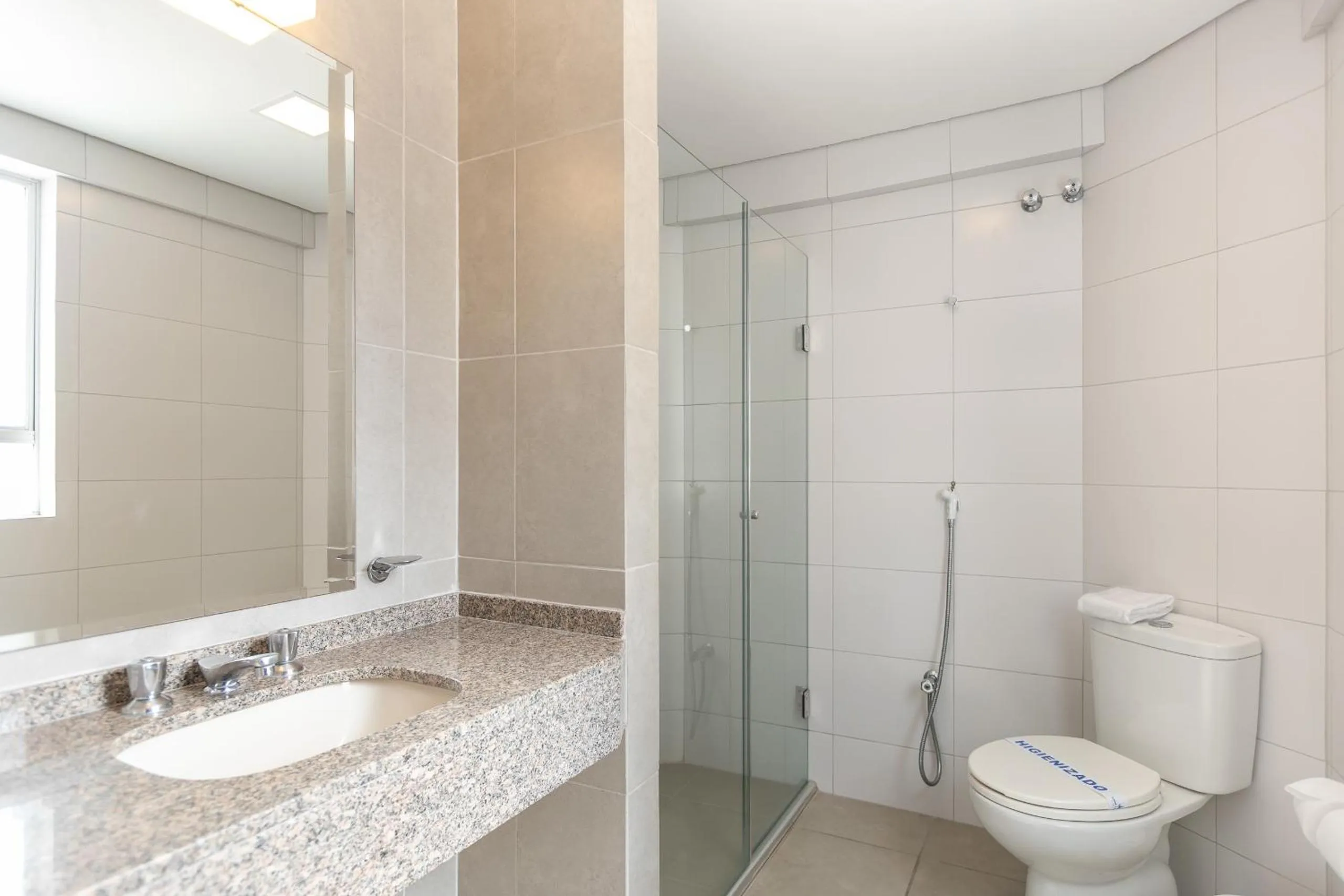 Photo of the whole room in Saint Emilion by Atlantica