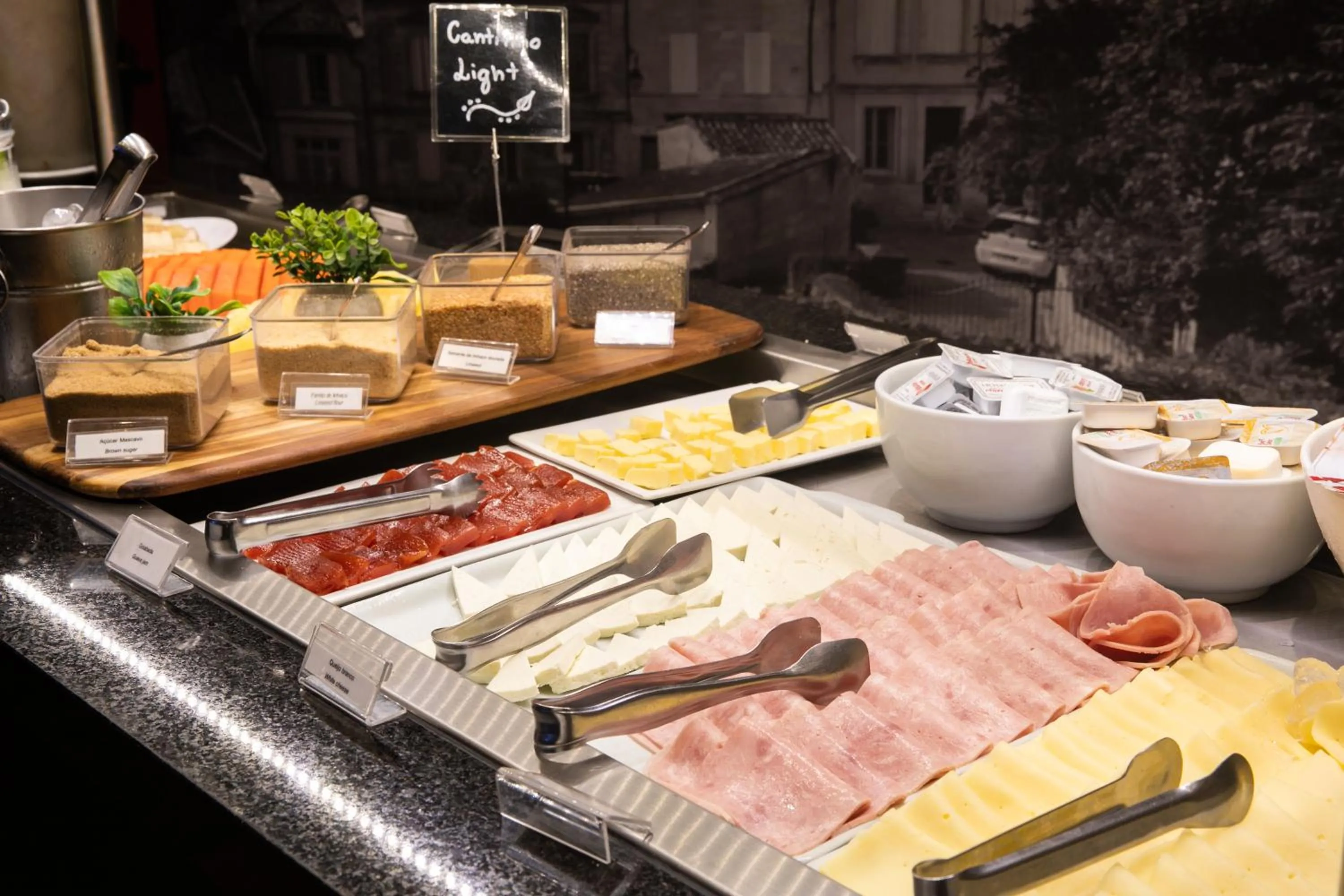 Breakfast in Saint Emilion by Atlantica