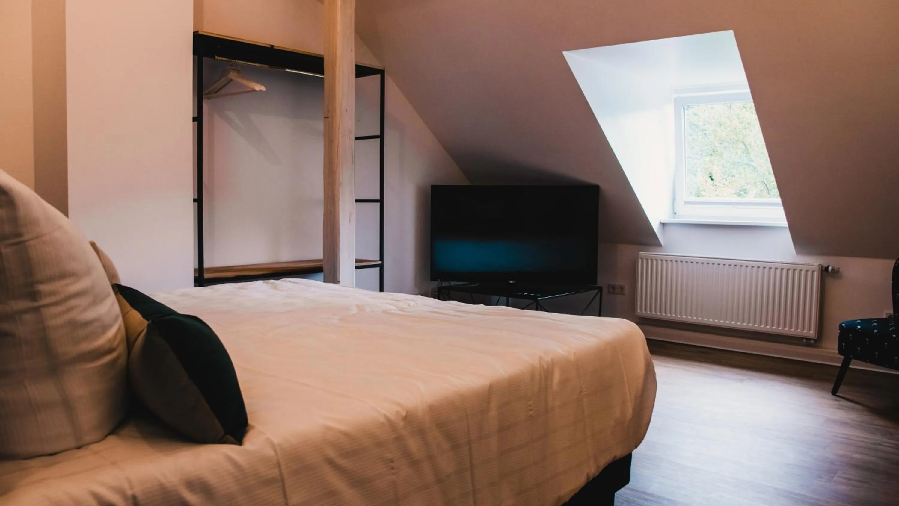 Bedroom, Bed in Hotel Palmenbad