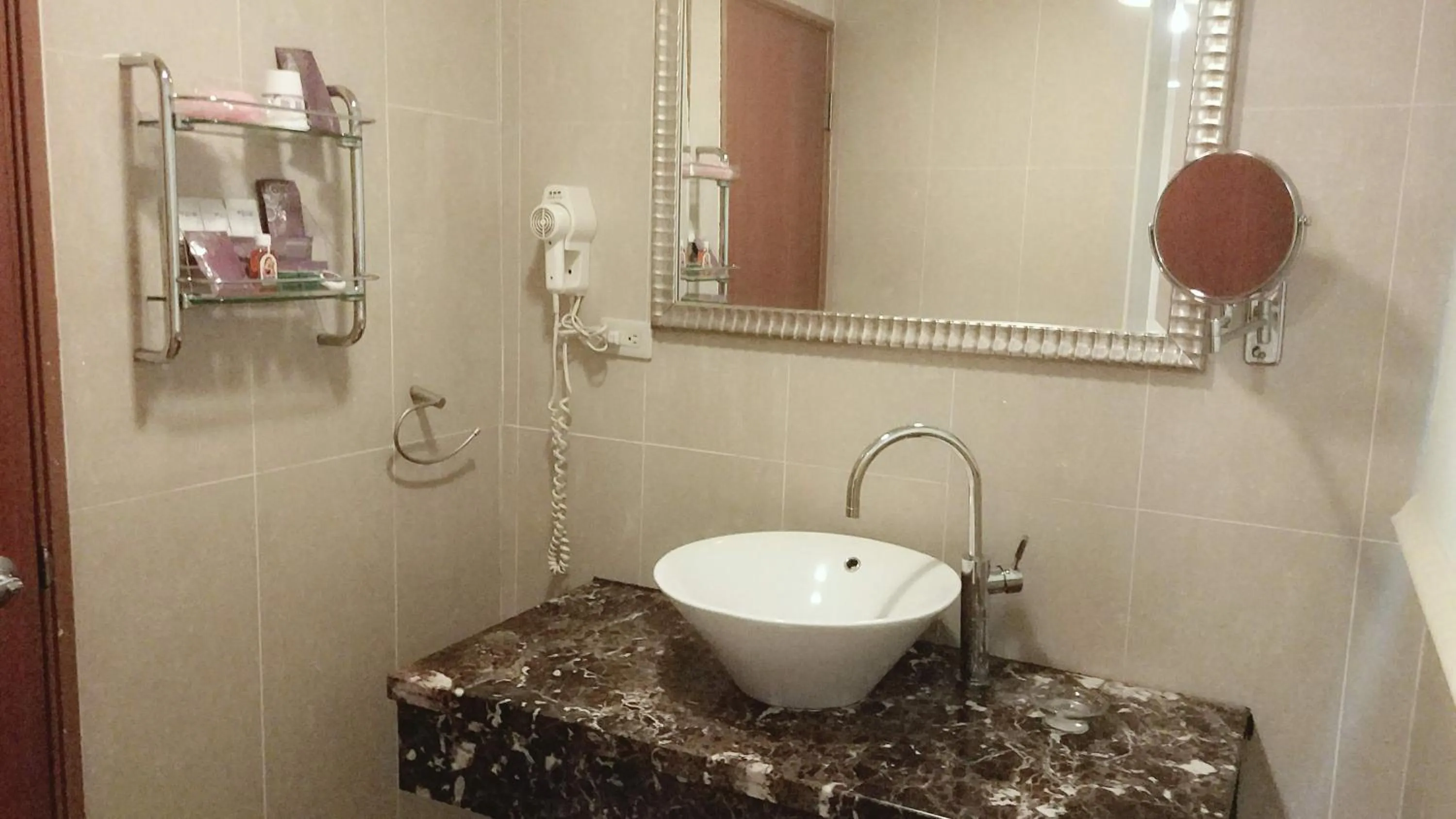 Bathroom in Elegance Hotel