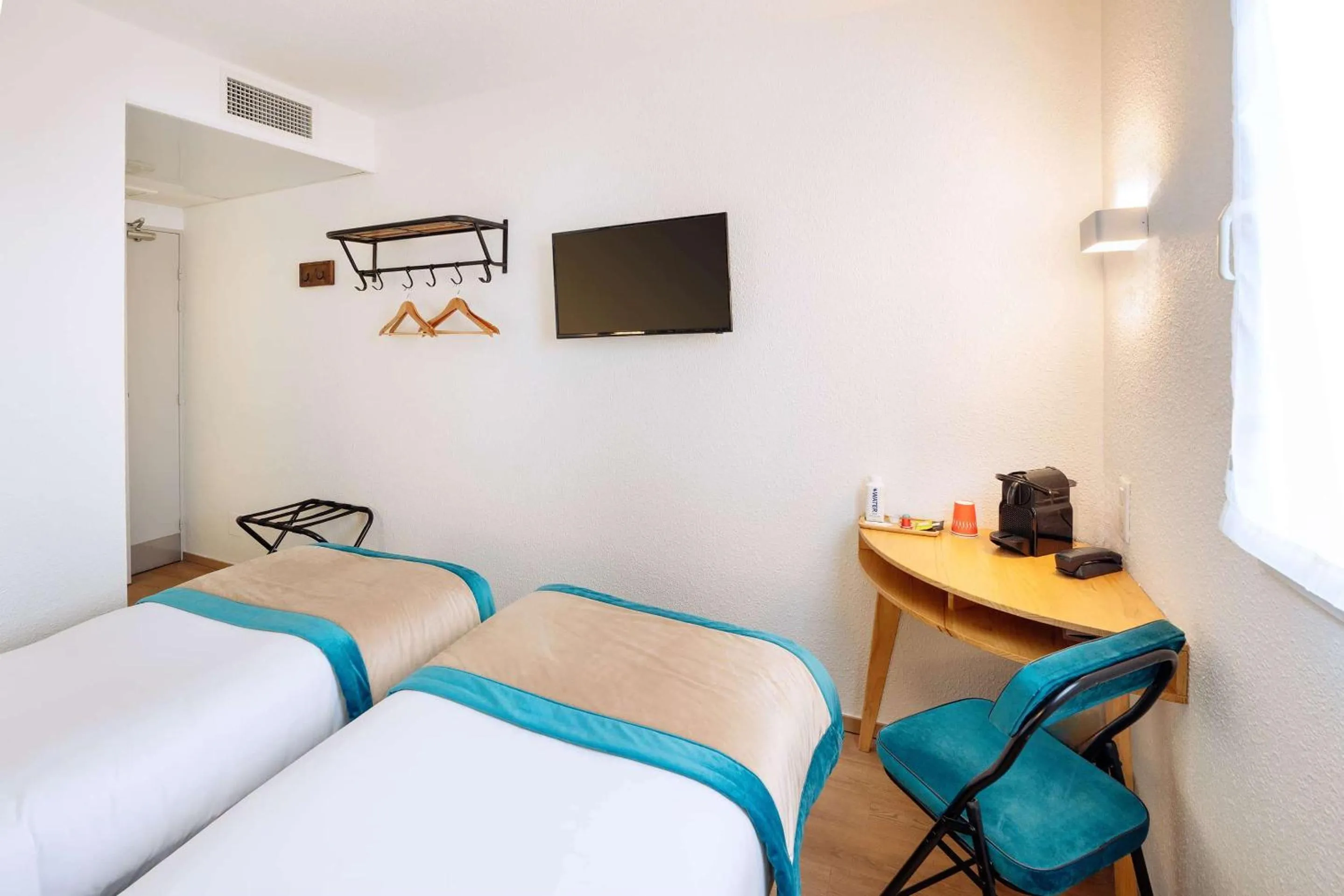 Bedroom, Bed in Sure Hotel by Best Western Sarlat-la-Canéda