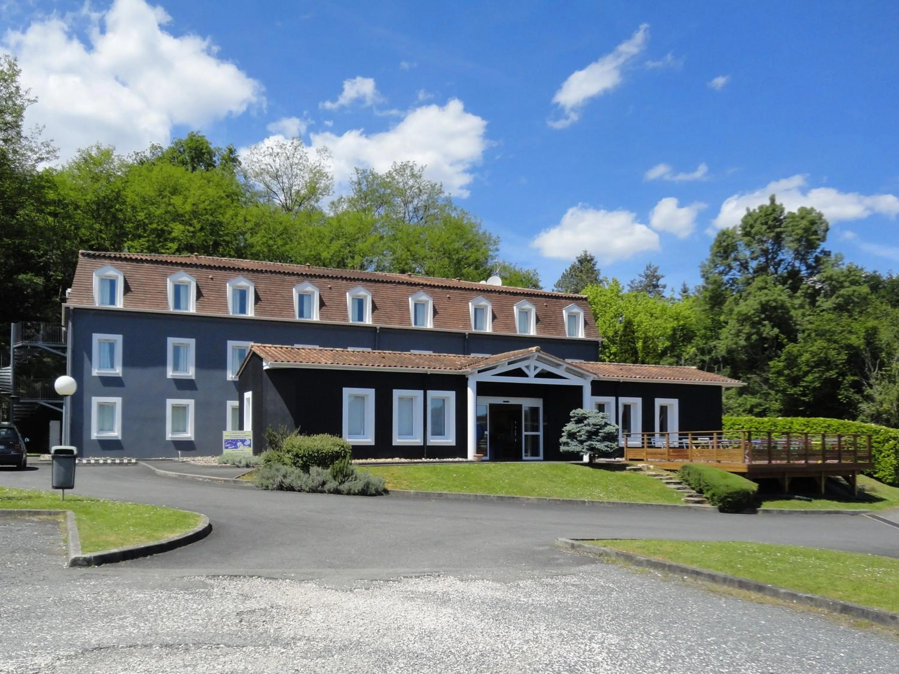 Facade/entrance in Sure Hotel by Best Western Sarlat-la-Canéda