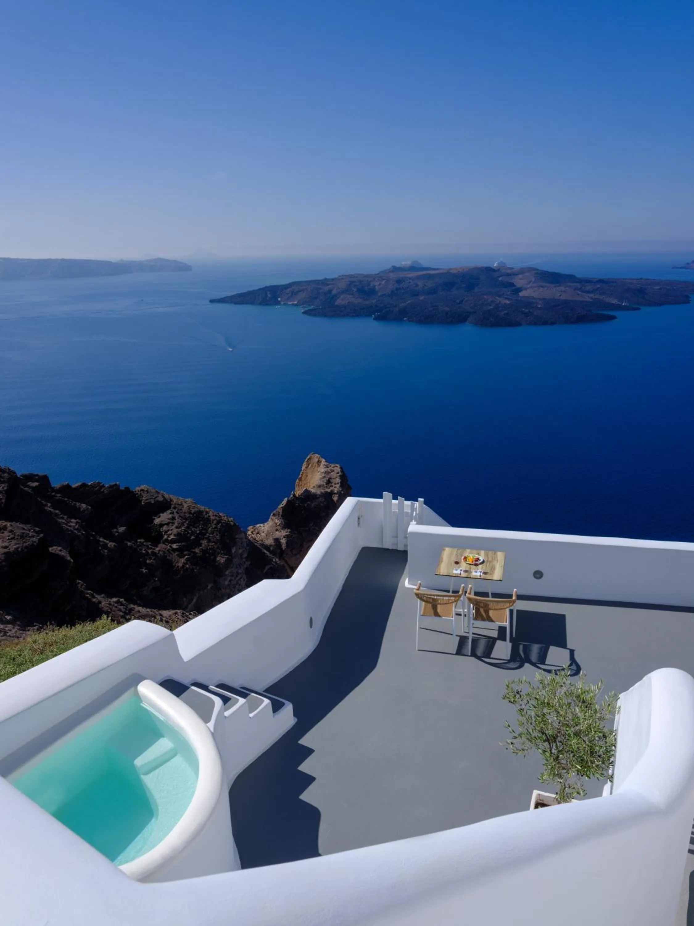 Day in Kamares Apartments