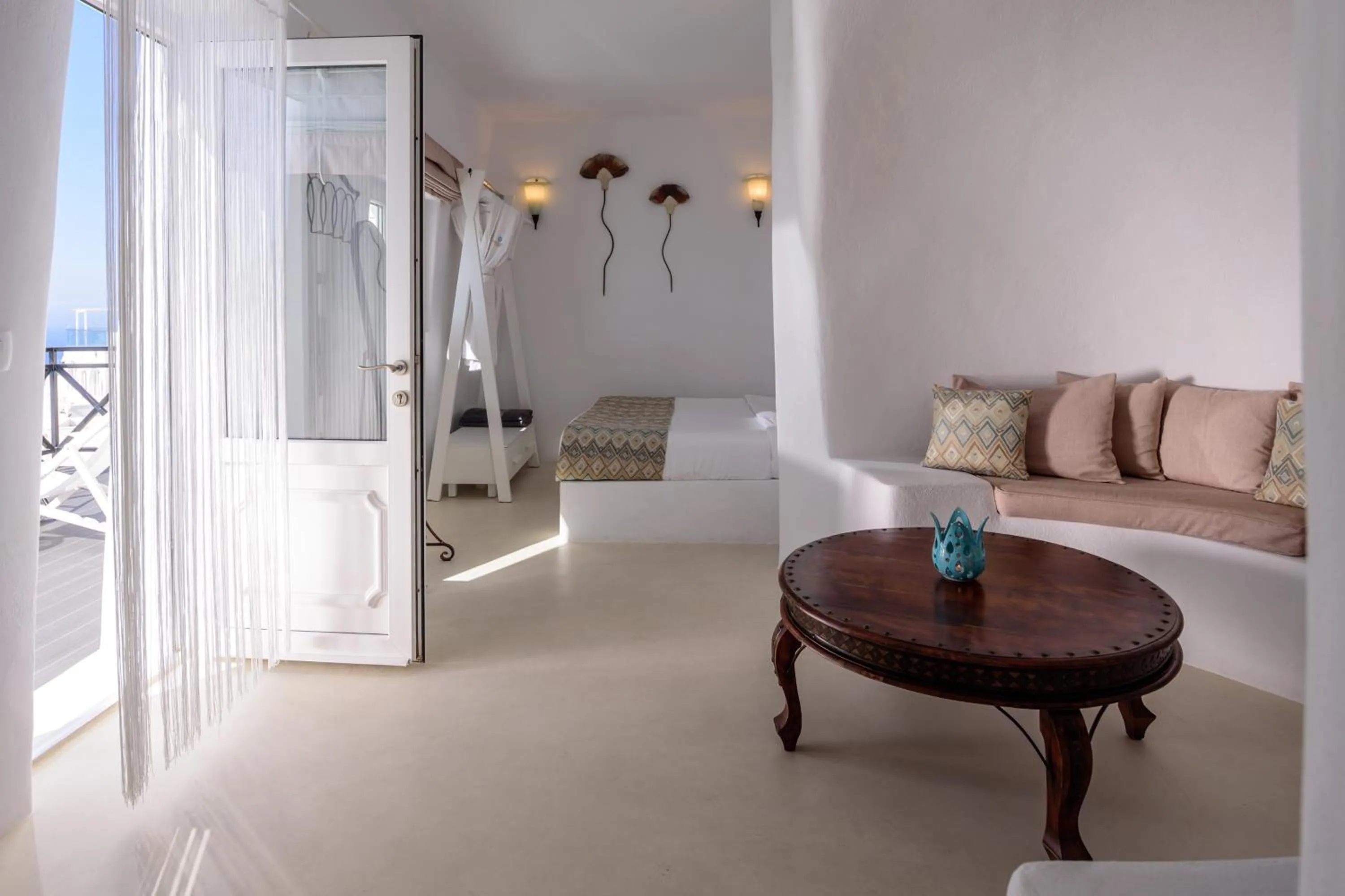 Living room, Bed in Kamares Apartments