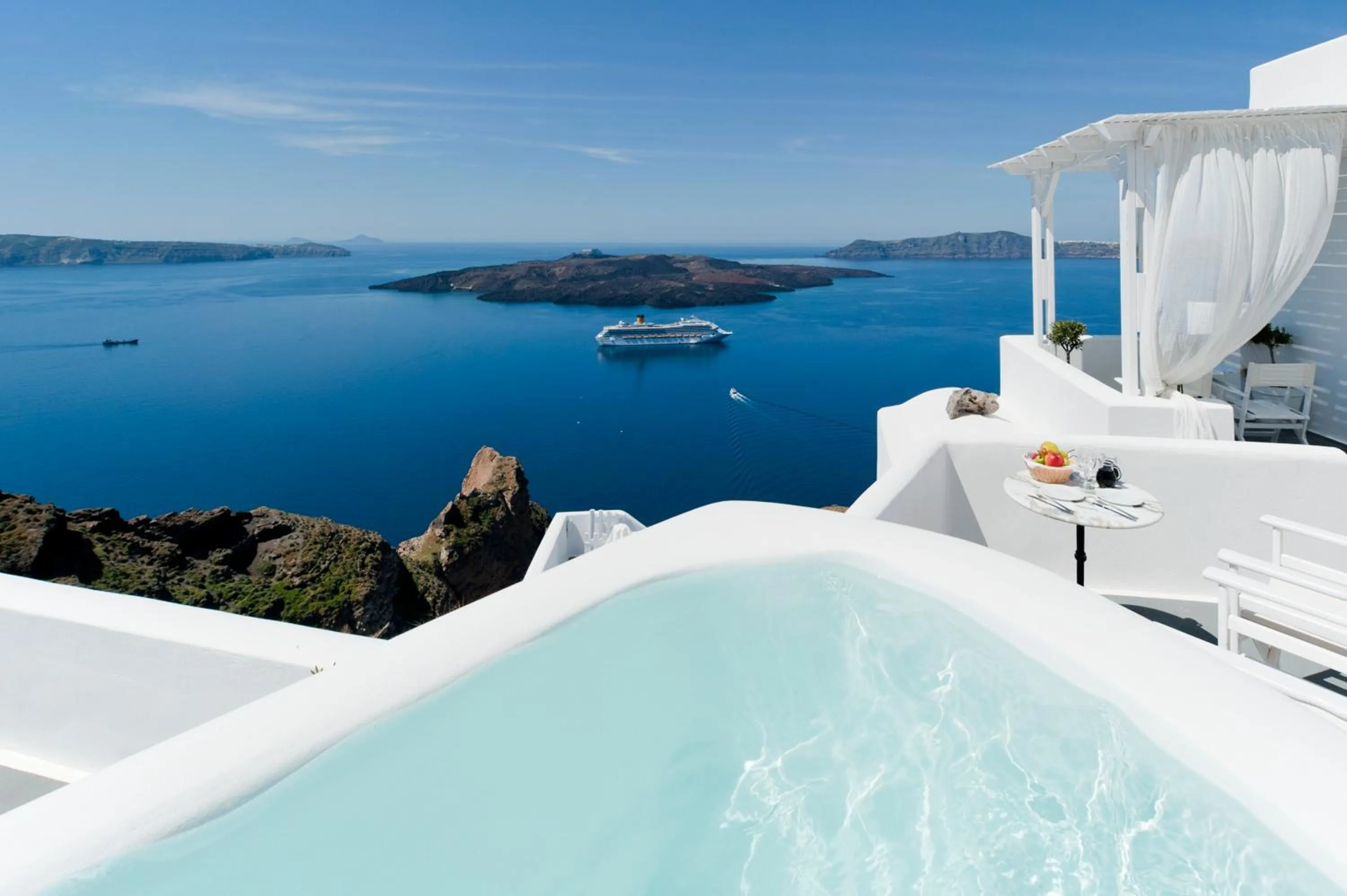 Day in Kamares Apartments