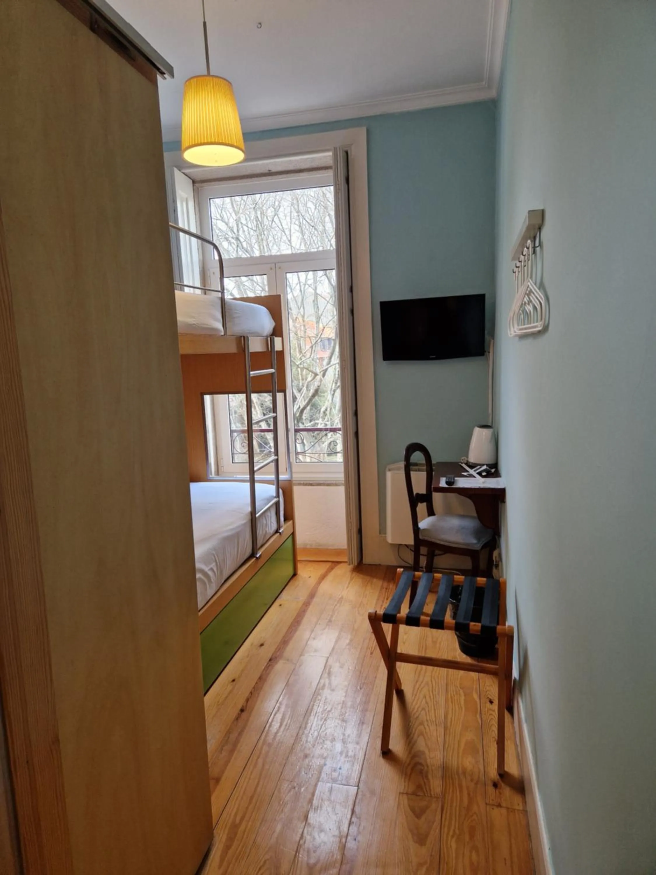 TV and multimedia, Bed in Dukes Corner Guest House