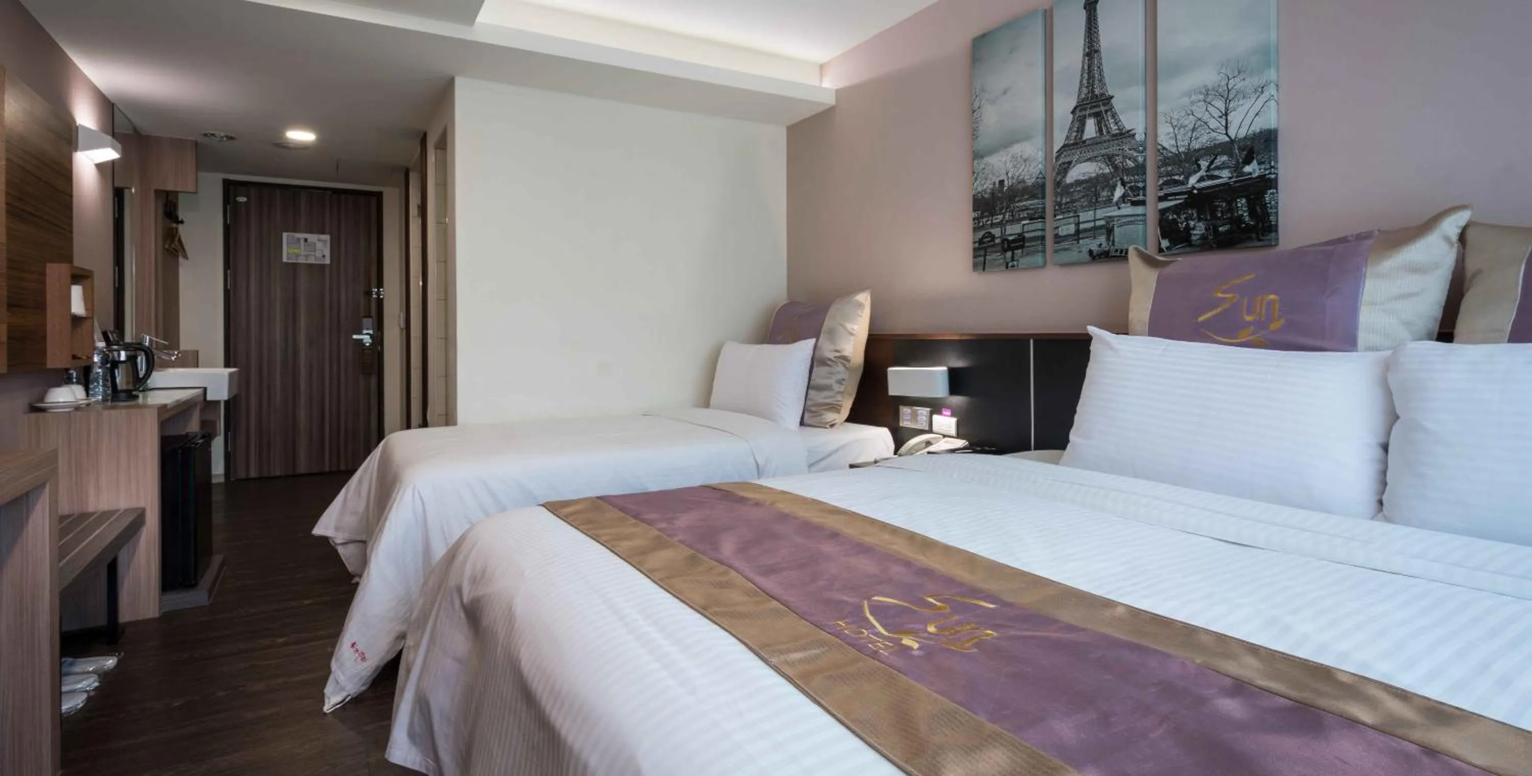 Bedroom, Bed in Sun Hotel Kaohsiung