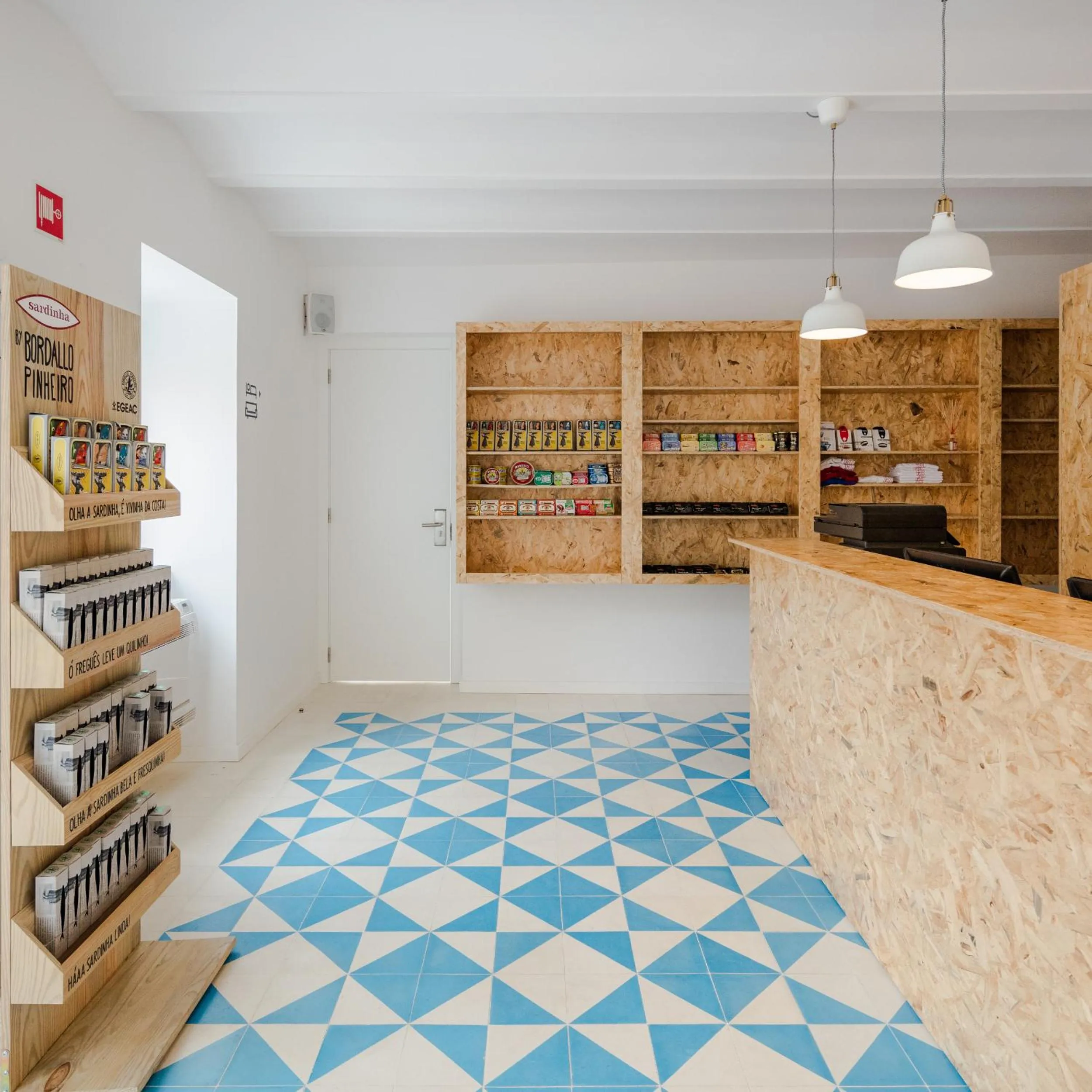 On-site shops in Hostel Conii & Suites Algarve