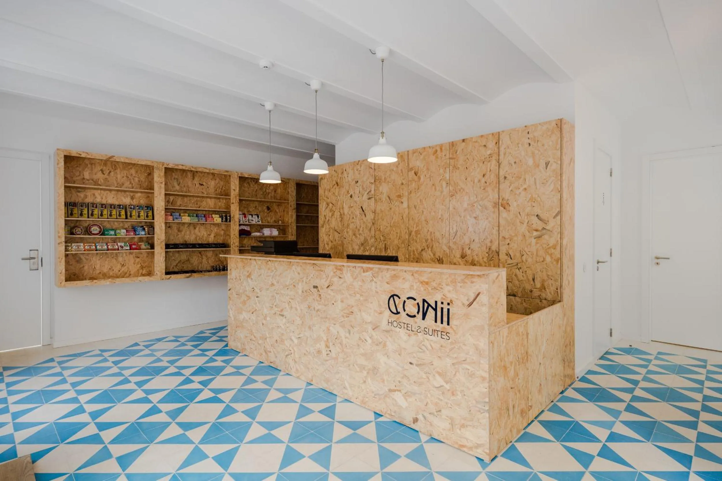 On-site shops in Hostel Conii & Suites Algarve