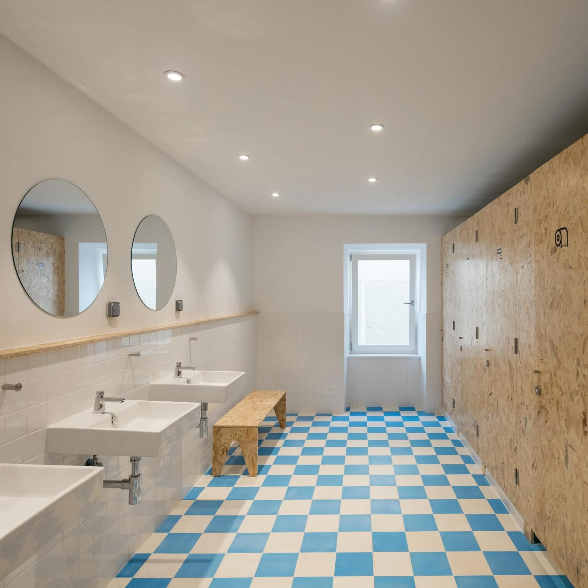 Shower in Hostel Conii & Suites Algarve