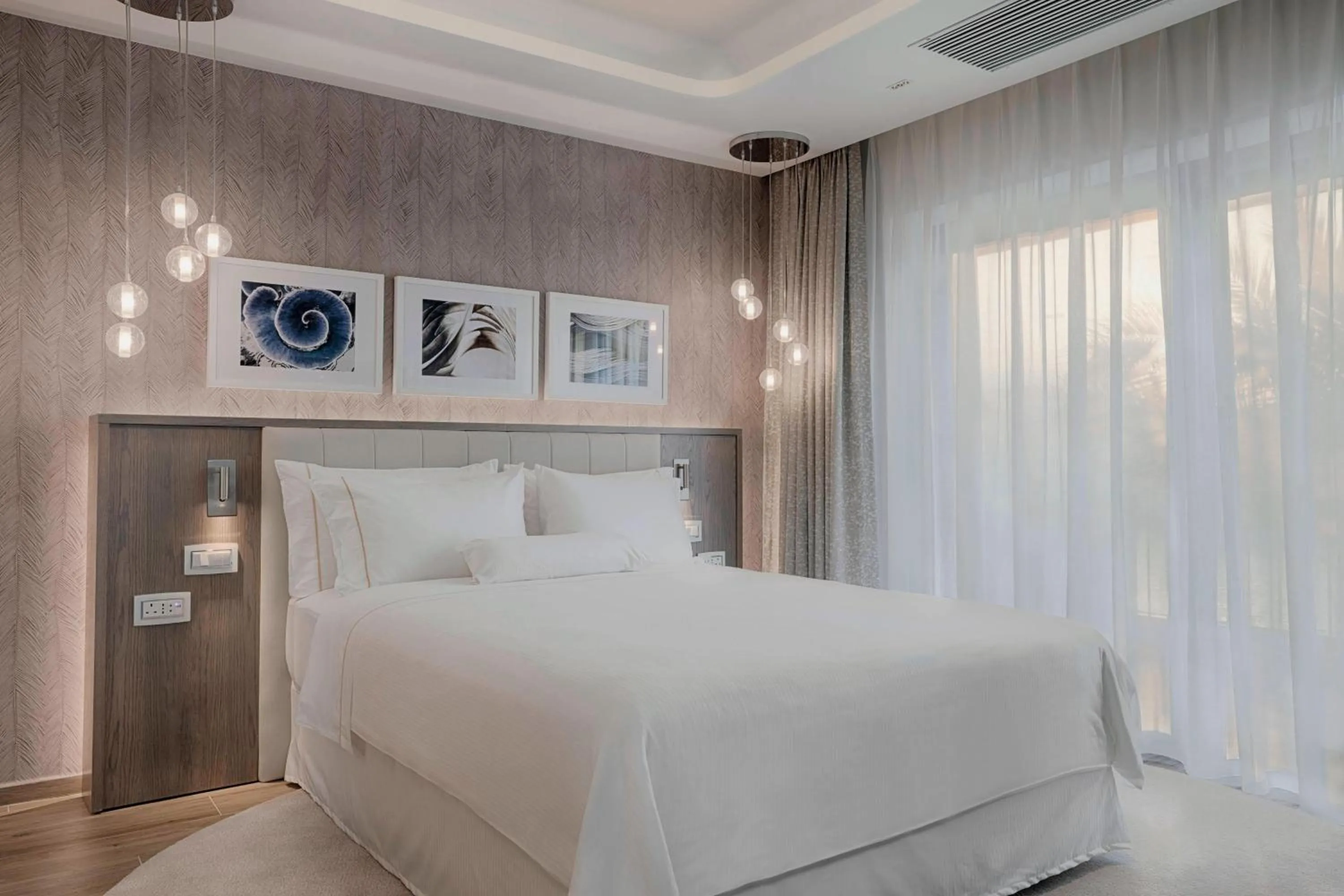 Bedroom, Bed in The Westin Dragonara Resort, Malta