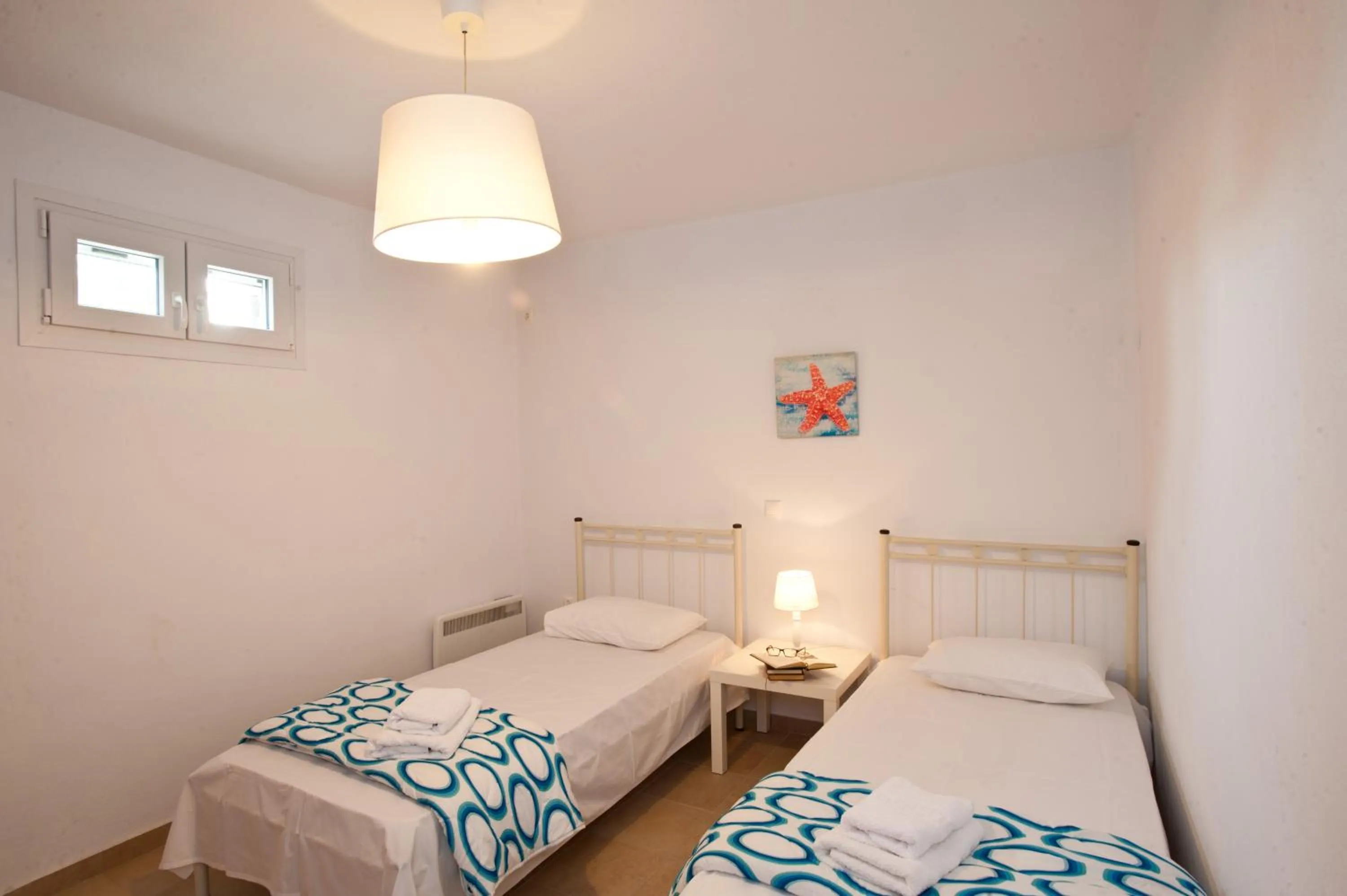 Bed in Sea Wind Villas and Suites