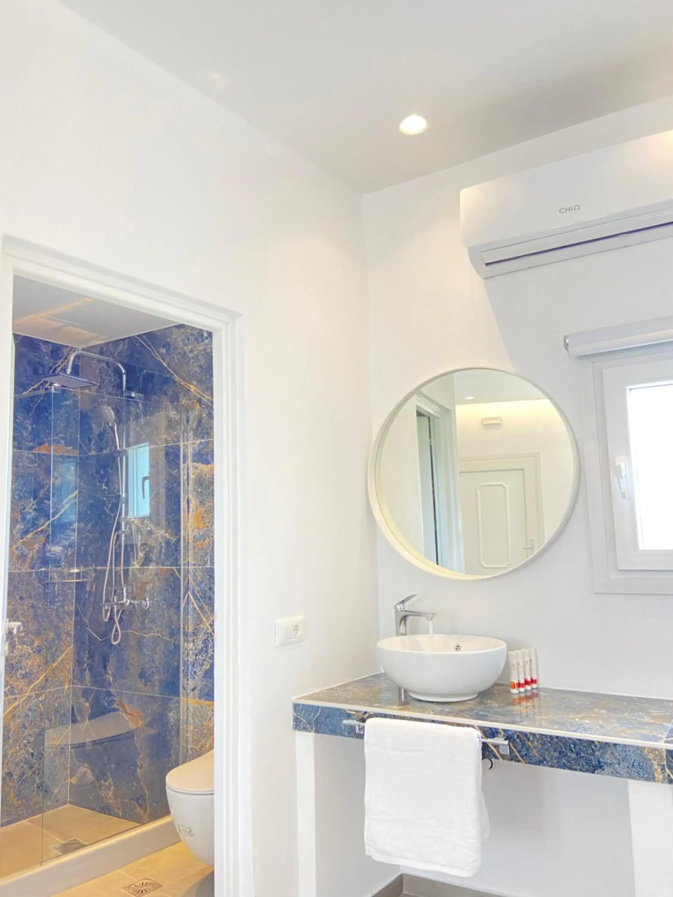 Deluxe Double or Twin Room with Pool Access in Sea Wind Villas and Suites Deluxe Double or Twin Room with Pool Access in Sea Wind Villas and Suites