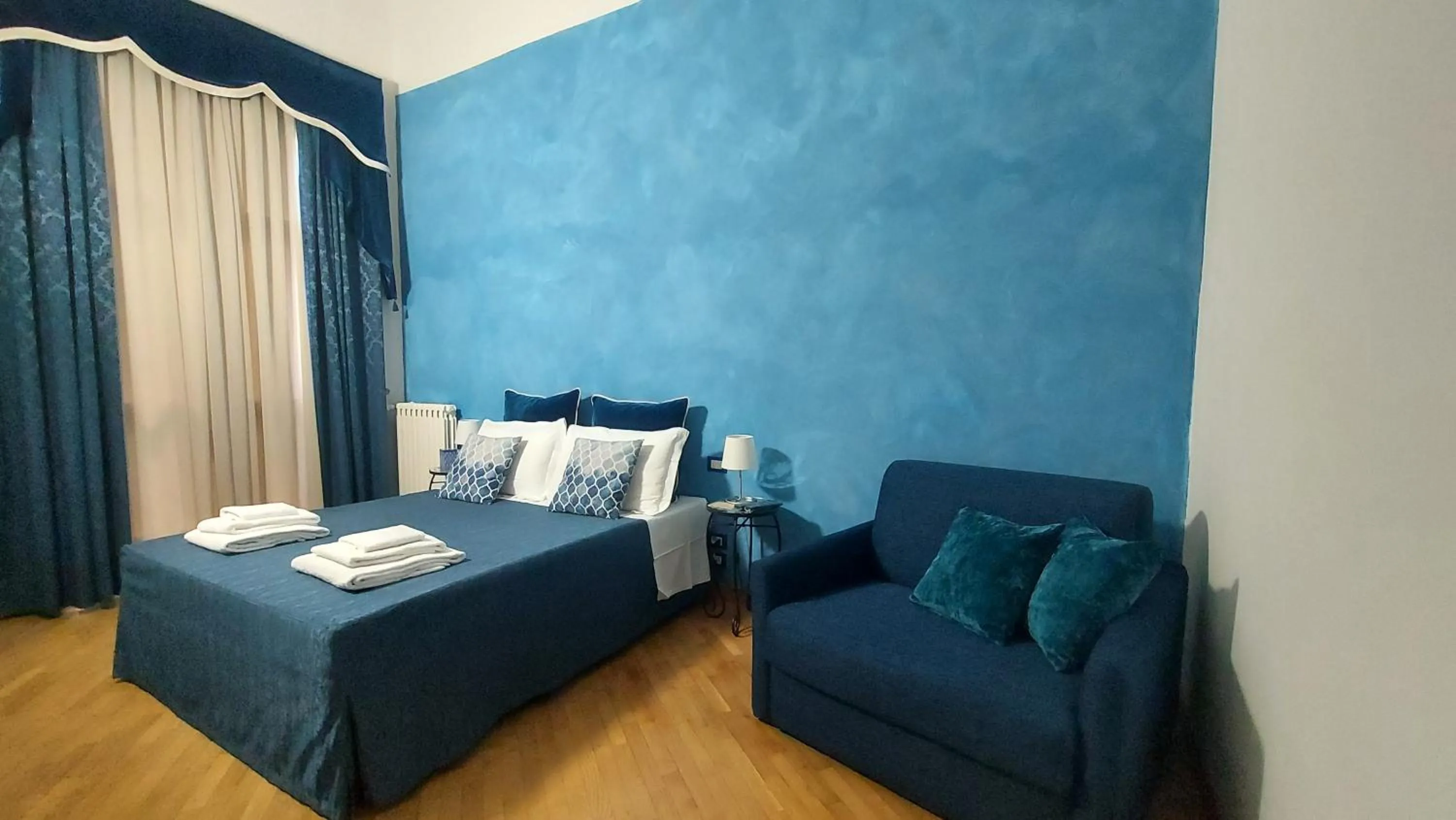 Living room, Bed in La Locandiera B&B