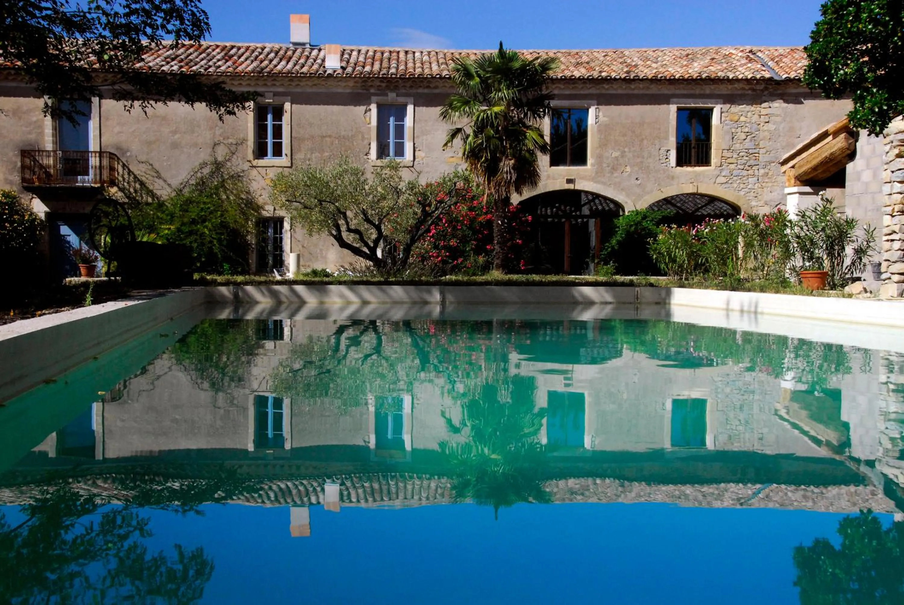 Pool view in Le Coing des Vignes