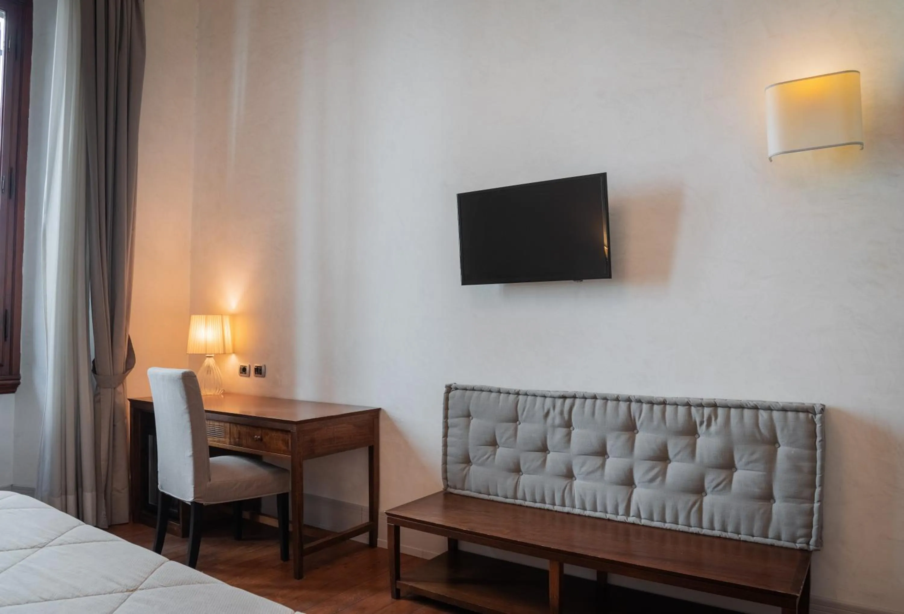 TV and multimedia, Bed in Il Salotto Di Firenze