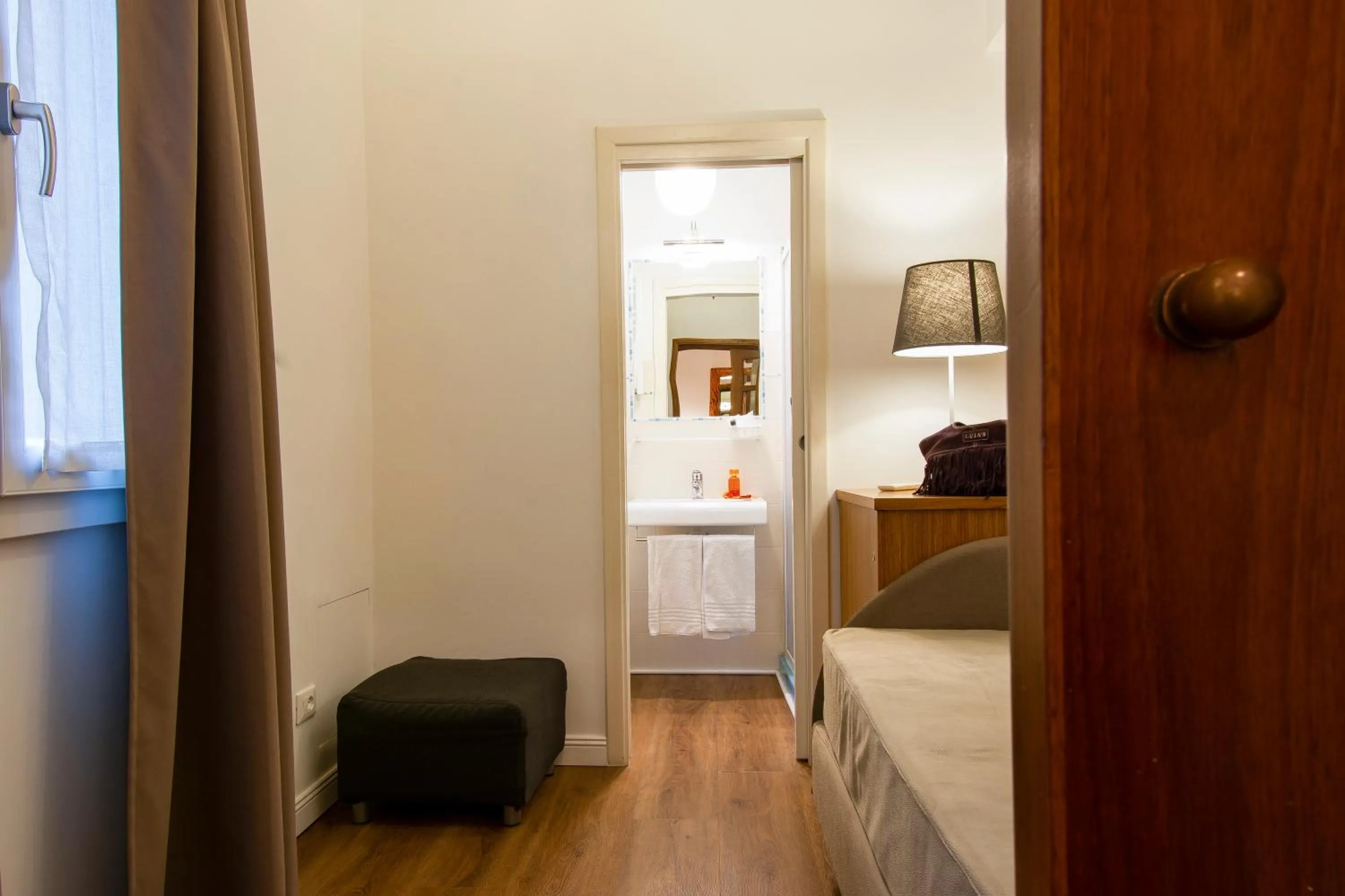 Bathroom, Bed in N4U Guest House Florence