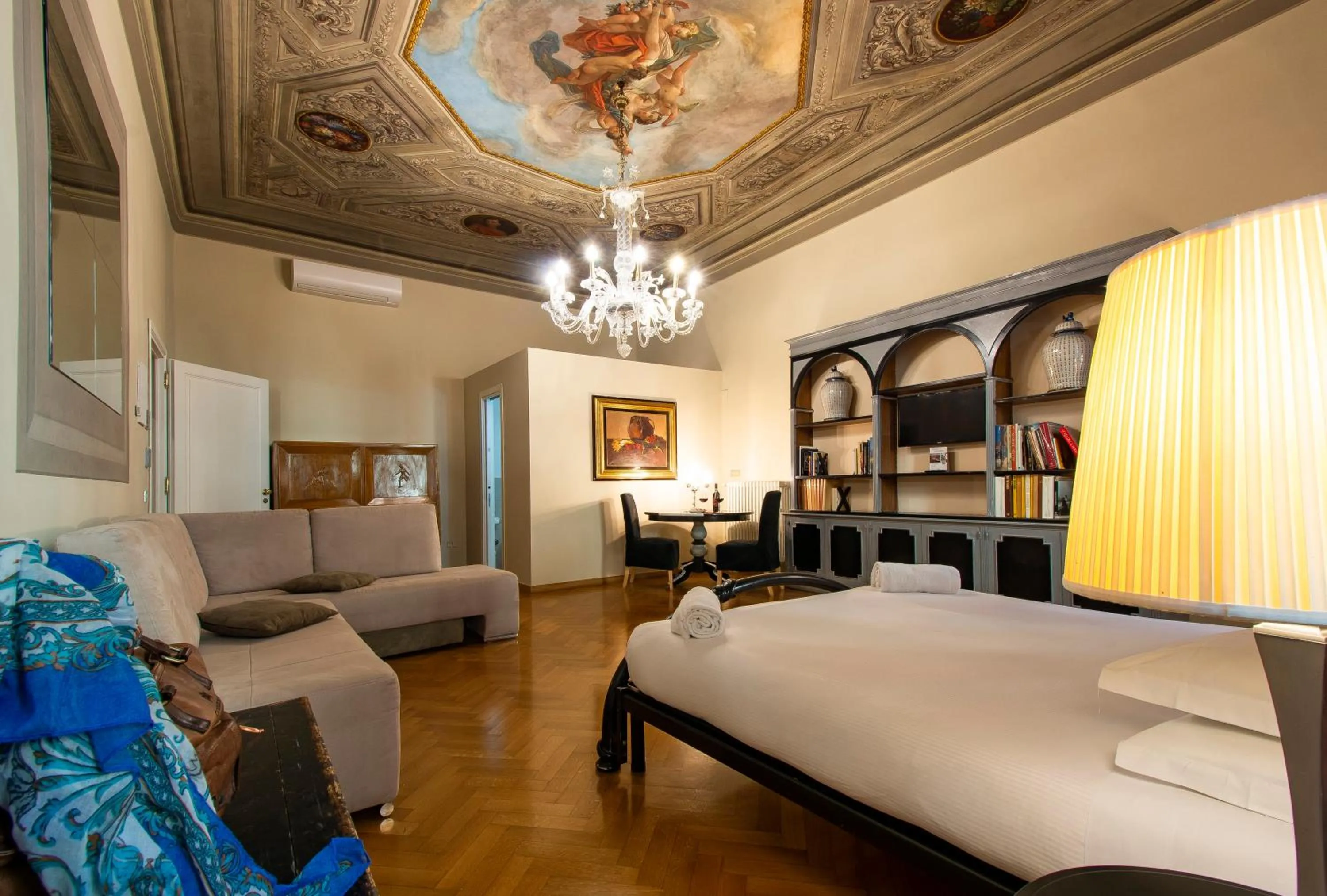 Bedroom, Bed in N4U Guest House Florence