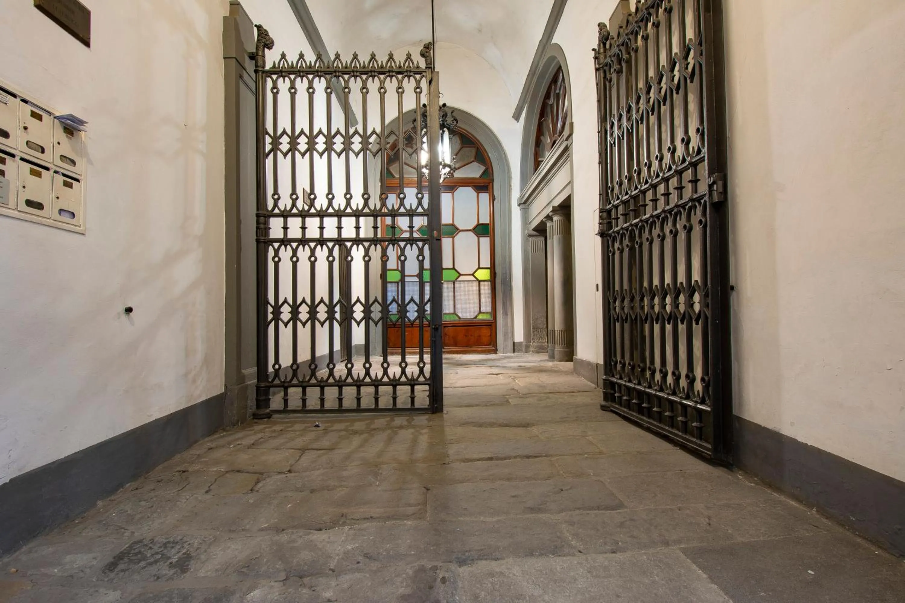 Facade/entrance in N4U Guest House Florence