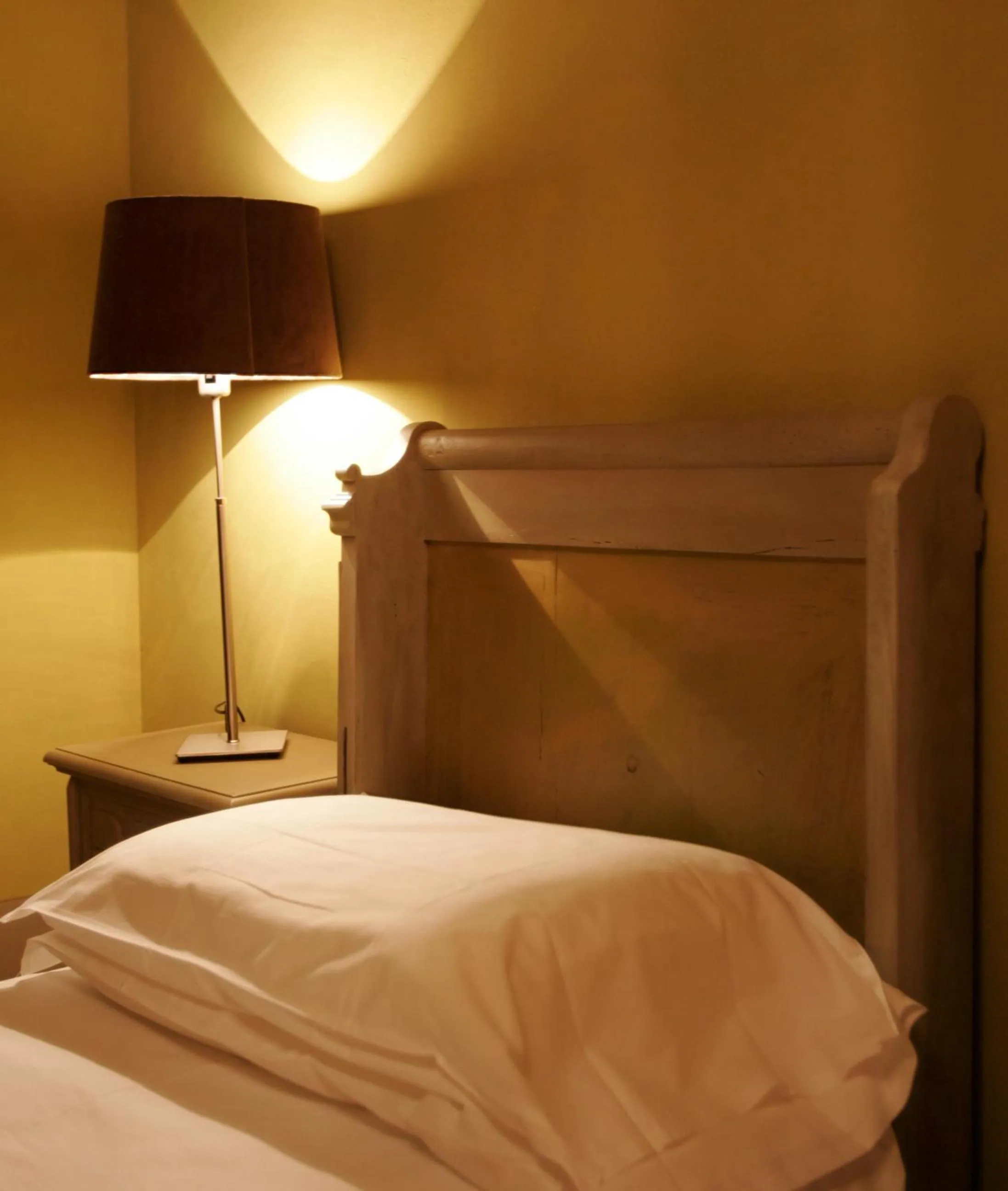 Decorative detail, Bed in N4U Guest House Florence