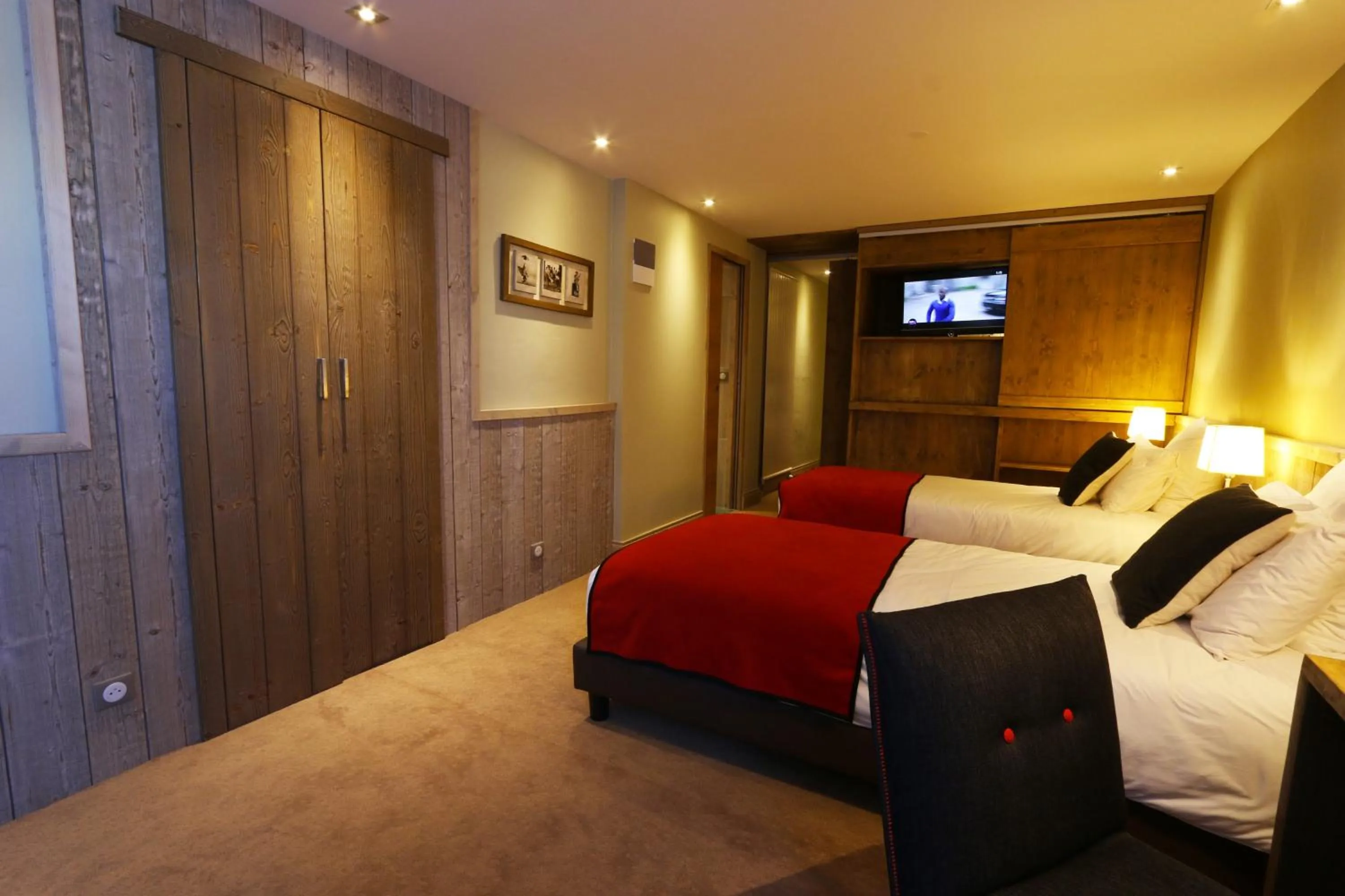 Bedroom, Bed in Hotel Edelweiss