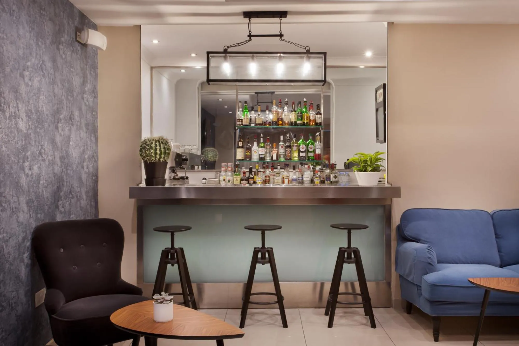 Lounge or bar in Plaza Regency Hotels