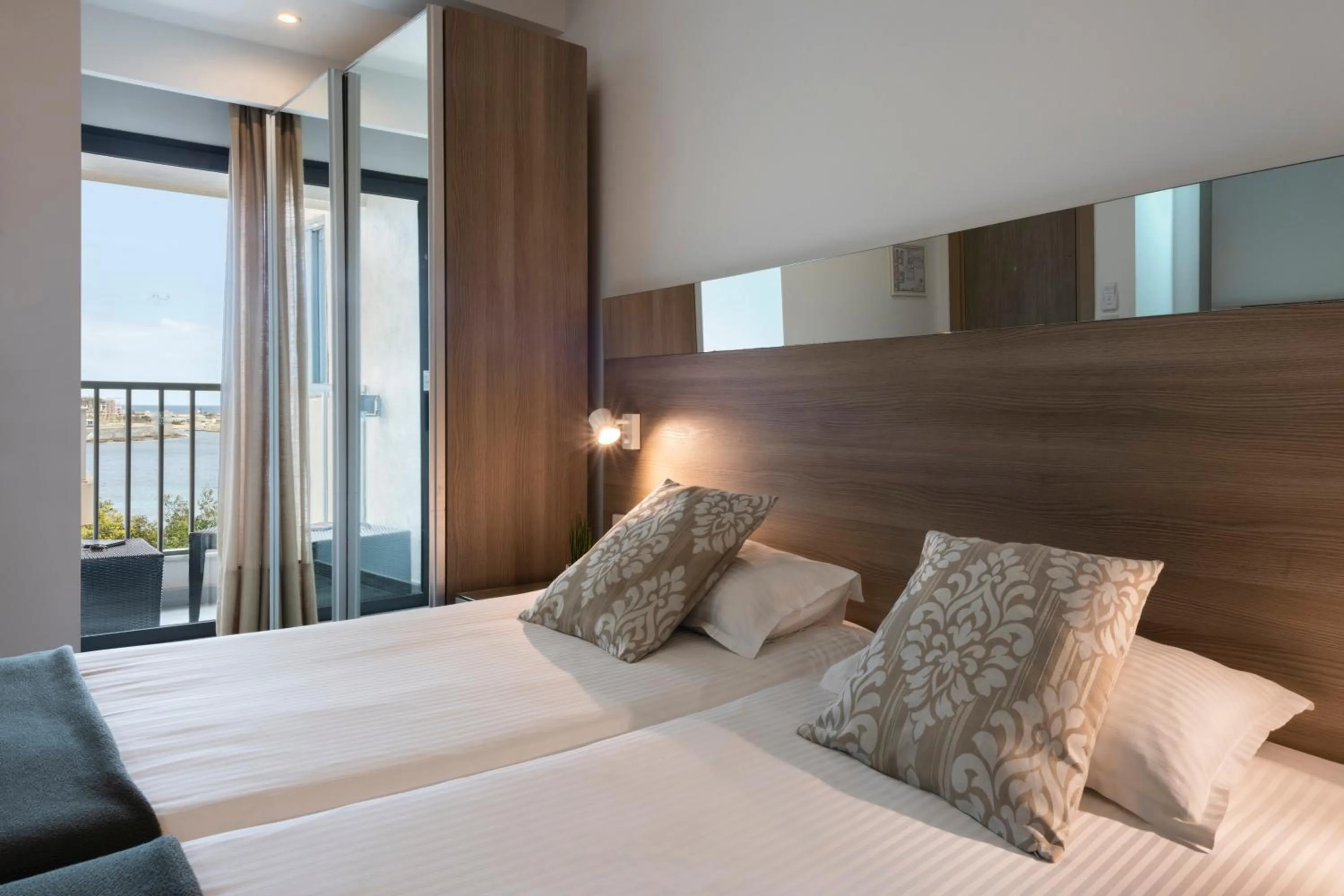 Bedroom, Bed in Plaza Regency Hotels