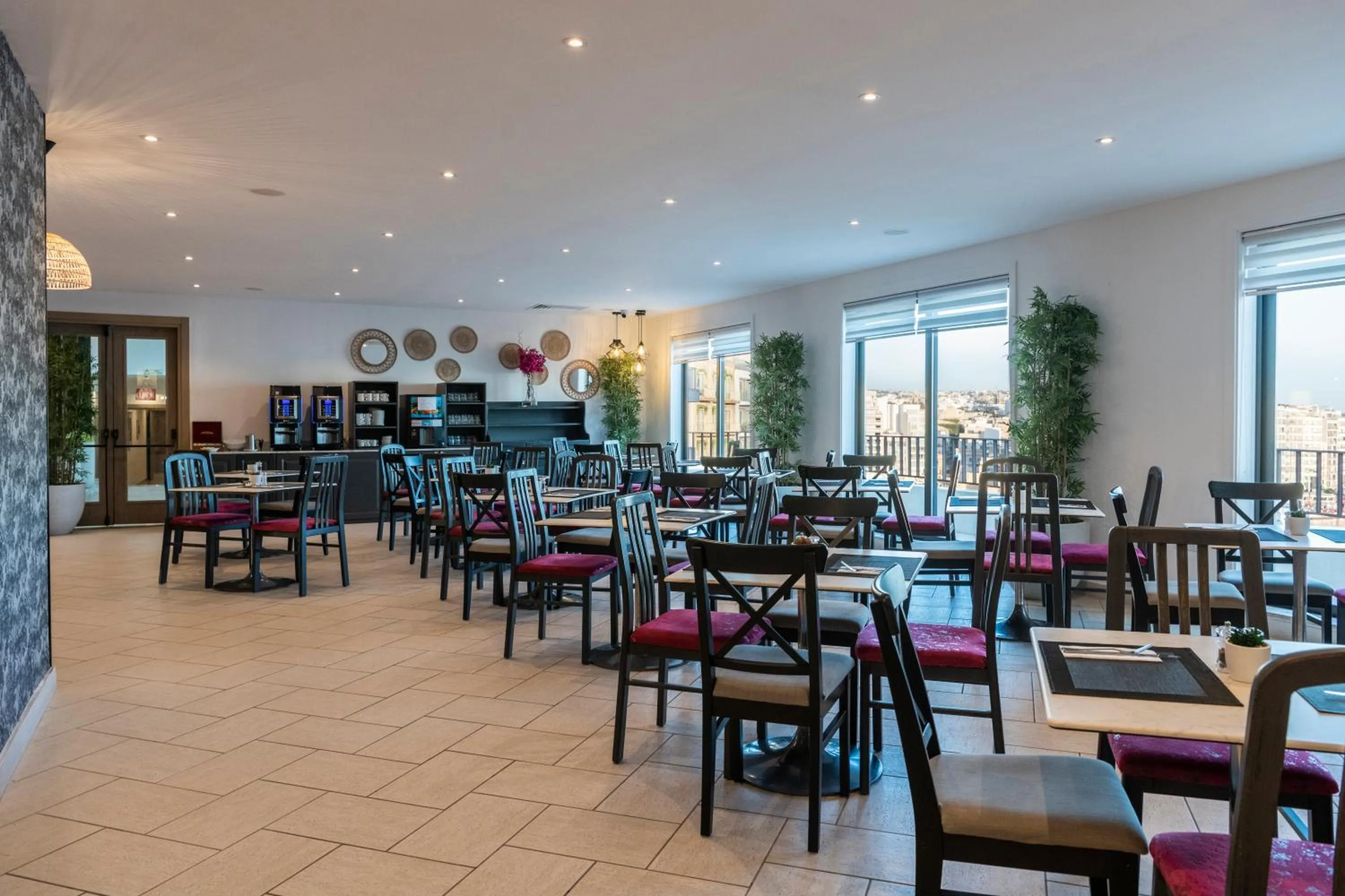 Restaurant/places to eat in Plaza Regency Hotels