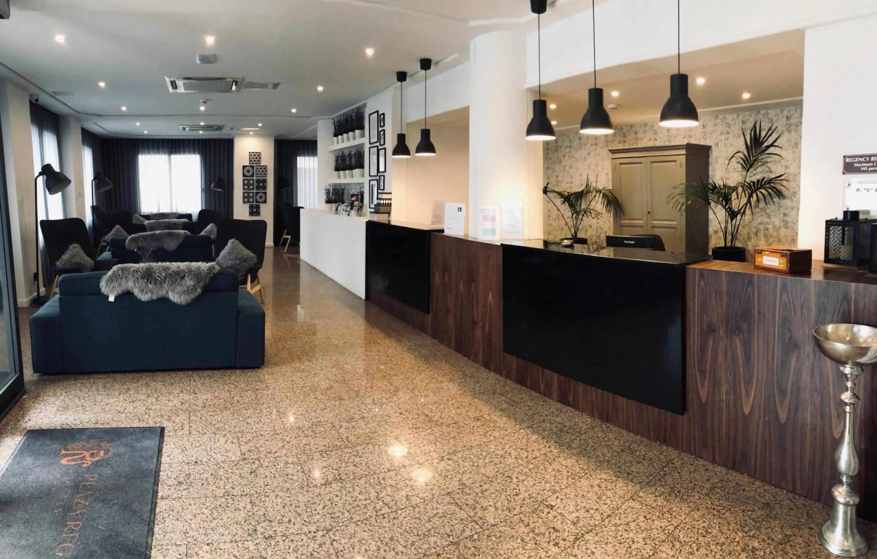 Lobby or reception in Plaza Regency Hotels