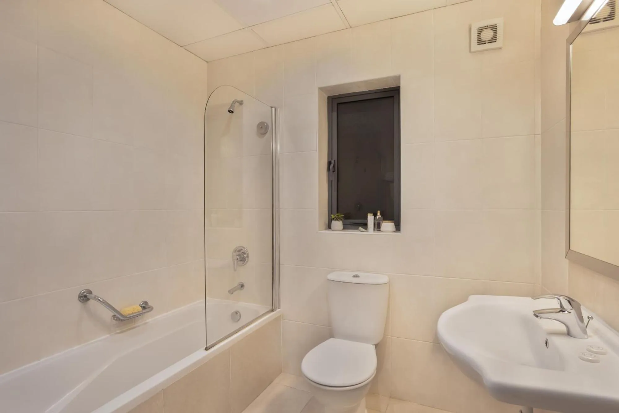 Bathroom in Plaza Regency Hotels