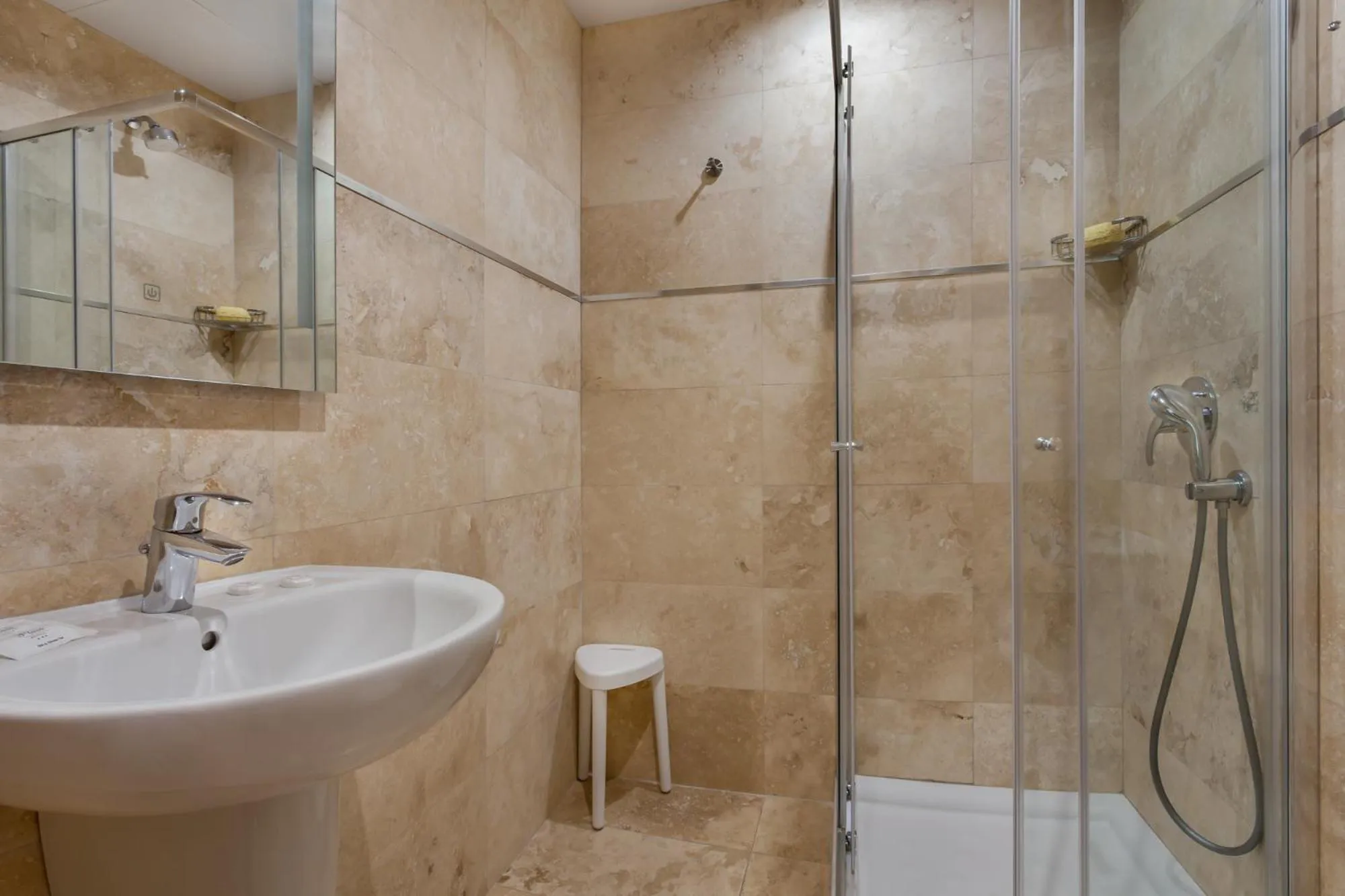 Shower in Plaza Regency Hotels