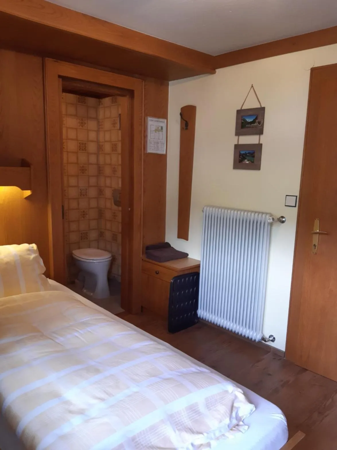 Staff, Bed in Pension zu Hause