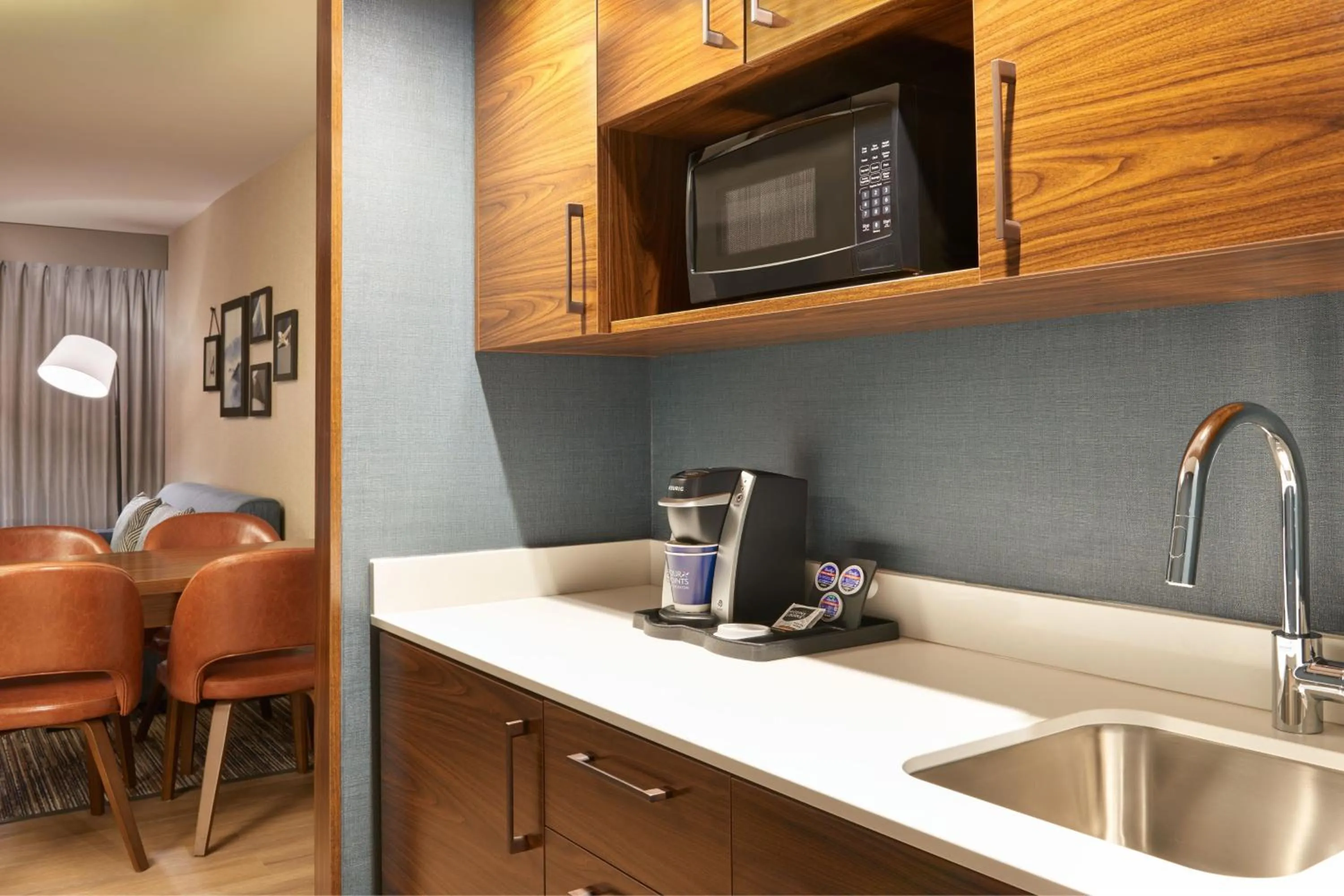 Lounge or bar in Four Points by Sheraton Point Edward Sarnia