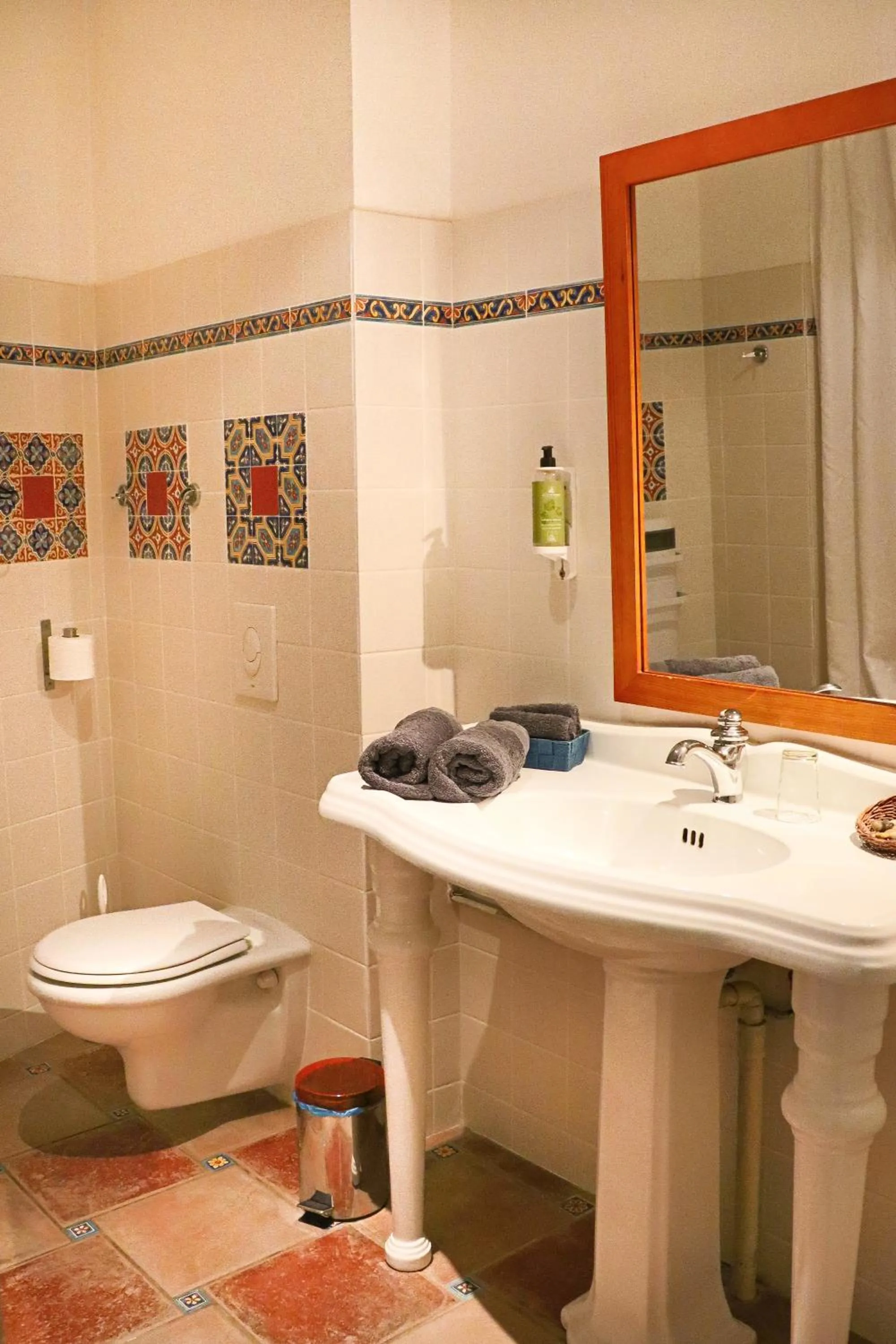 Toilet in Logis Hôtel La Villa Boucicaut