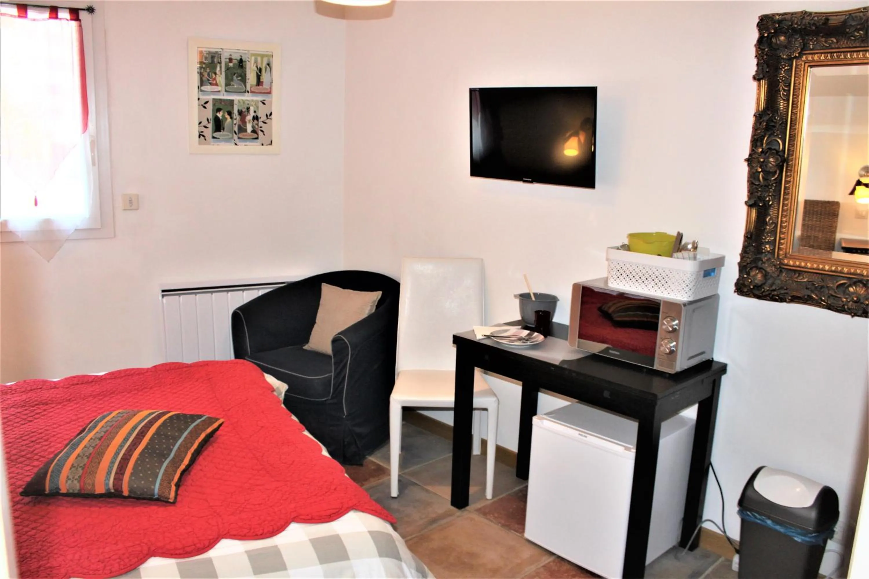 Dining area, Bed in Logis Hôtel La Villa Boucicaut