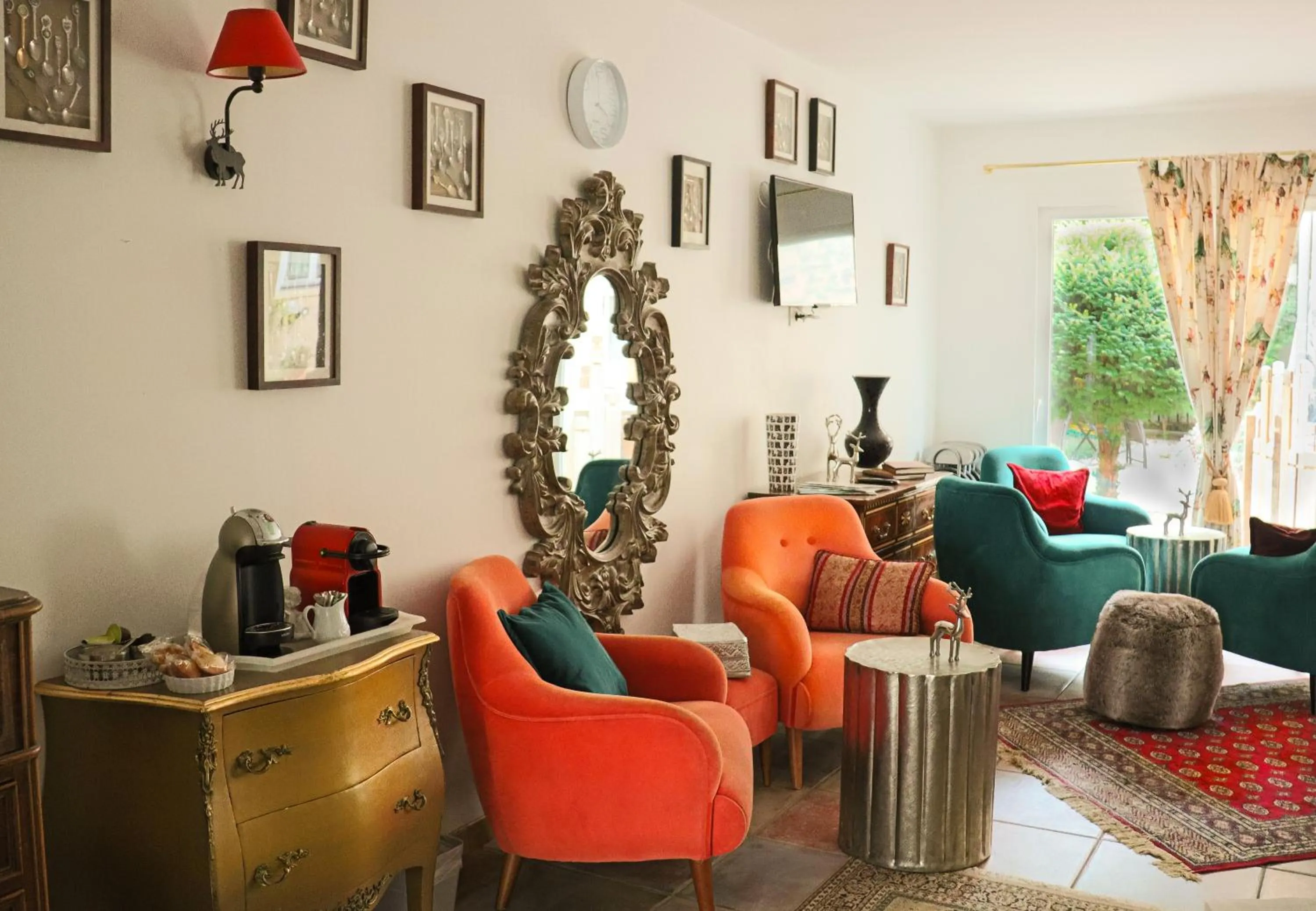 Coffee/tea facilities in Logis Hôtel La Villa Boucicaut