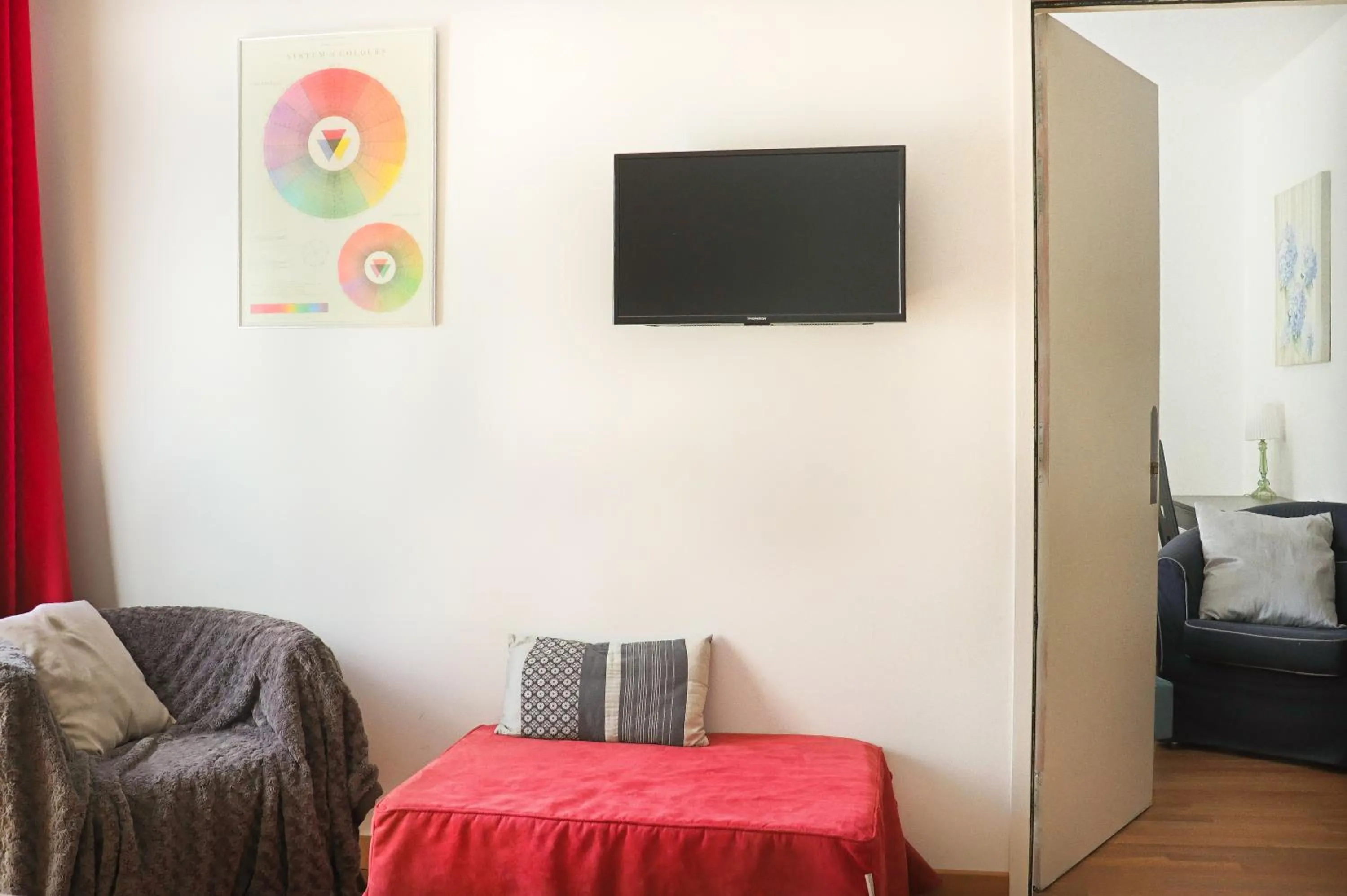 TV and multimedia, Bed in Logis Hôtel La Villa Boucicaut