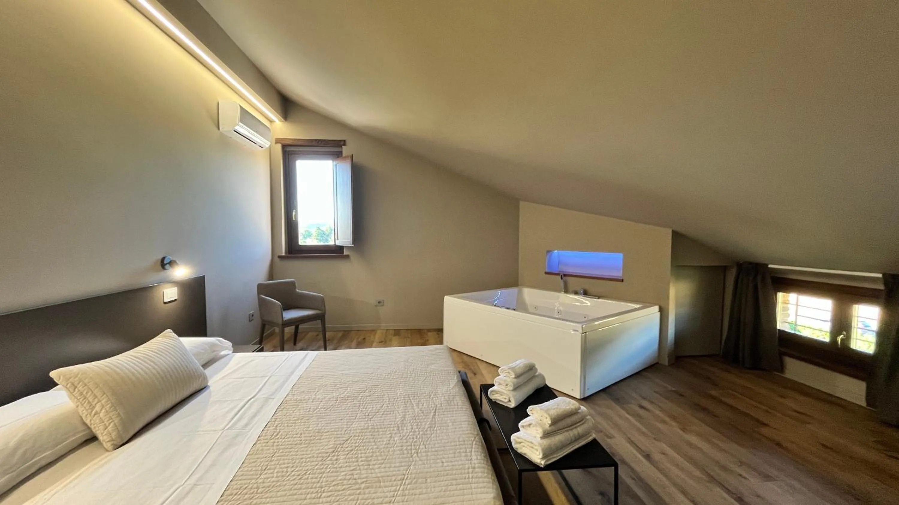 Hot Tub, Bed in Assisium Agriturismo