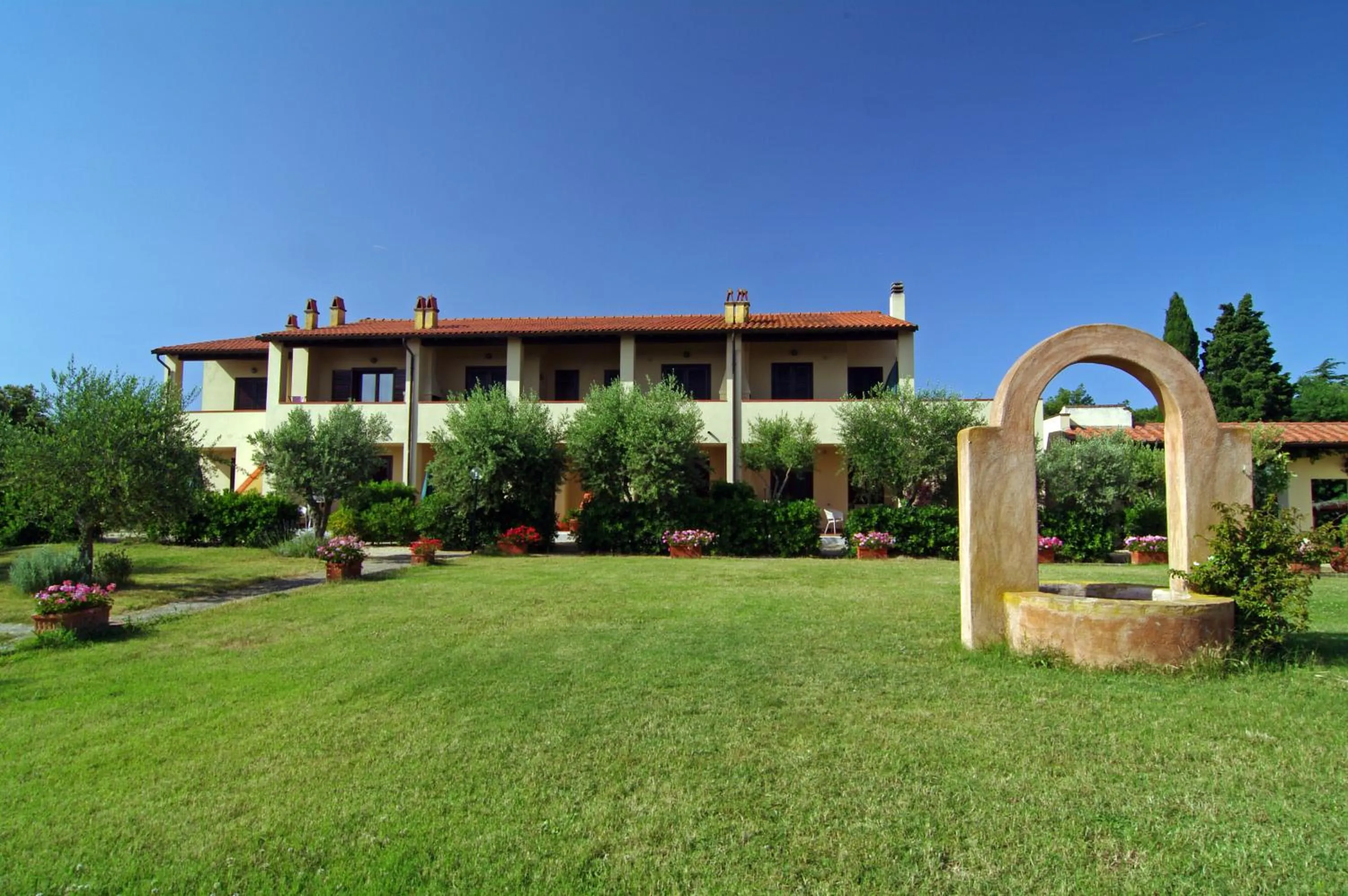 Property building in Tenuta Delle Ripalte