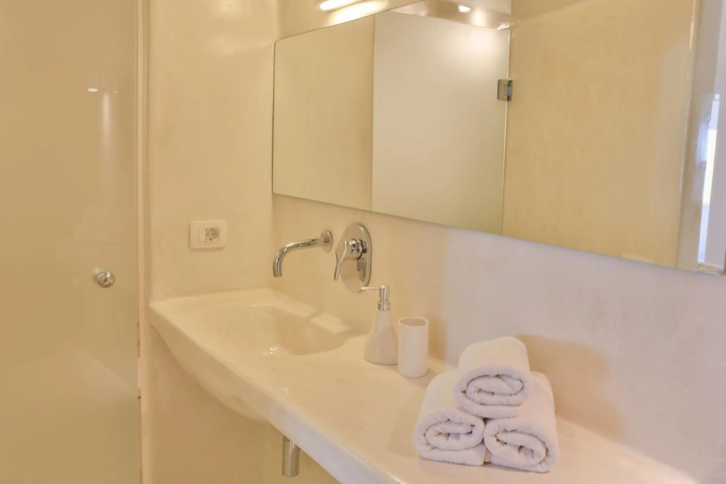 Bathroom in Ayoba Santorini