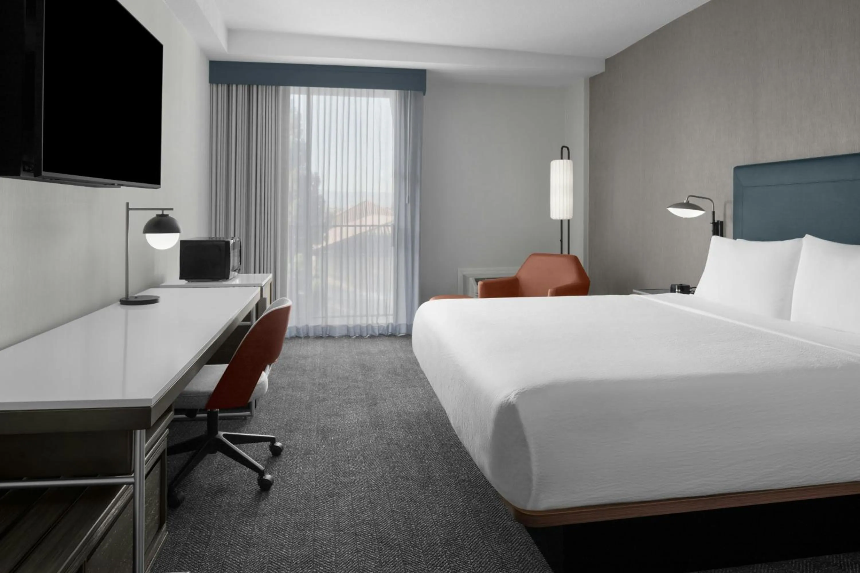 Photo of the whole room, Bed in Courtyard San Jose Airport