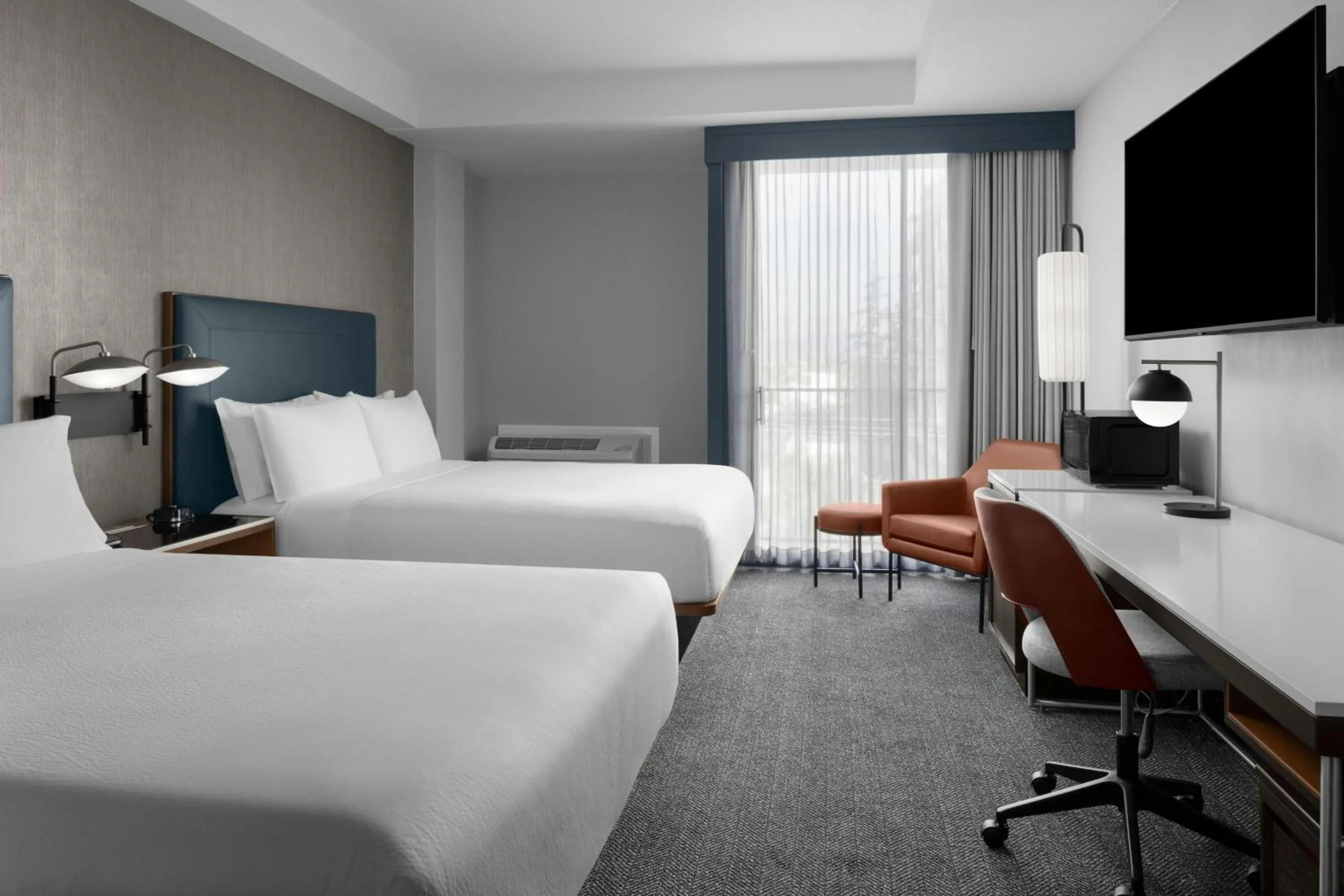 Photo of the whole room, Bed in Courtyard San Jose Airport